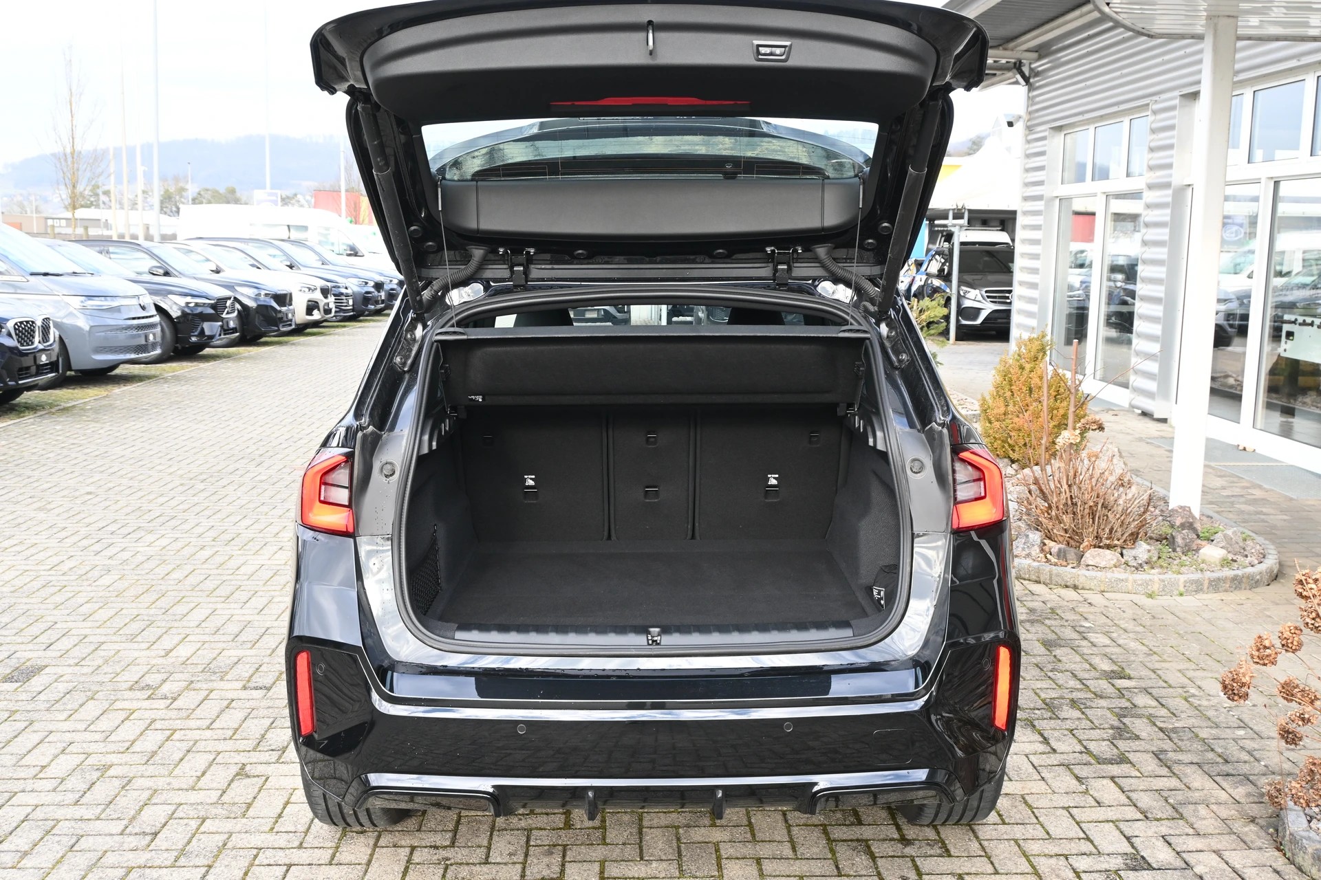 BMW X1 sDrive 18i M Sport Automat + Werksgarantie 08.2027-image-8