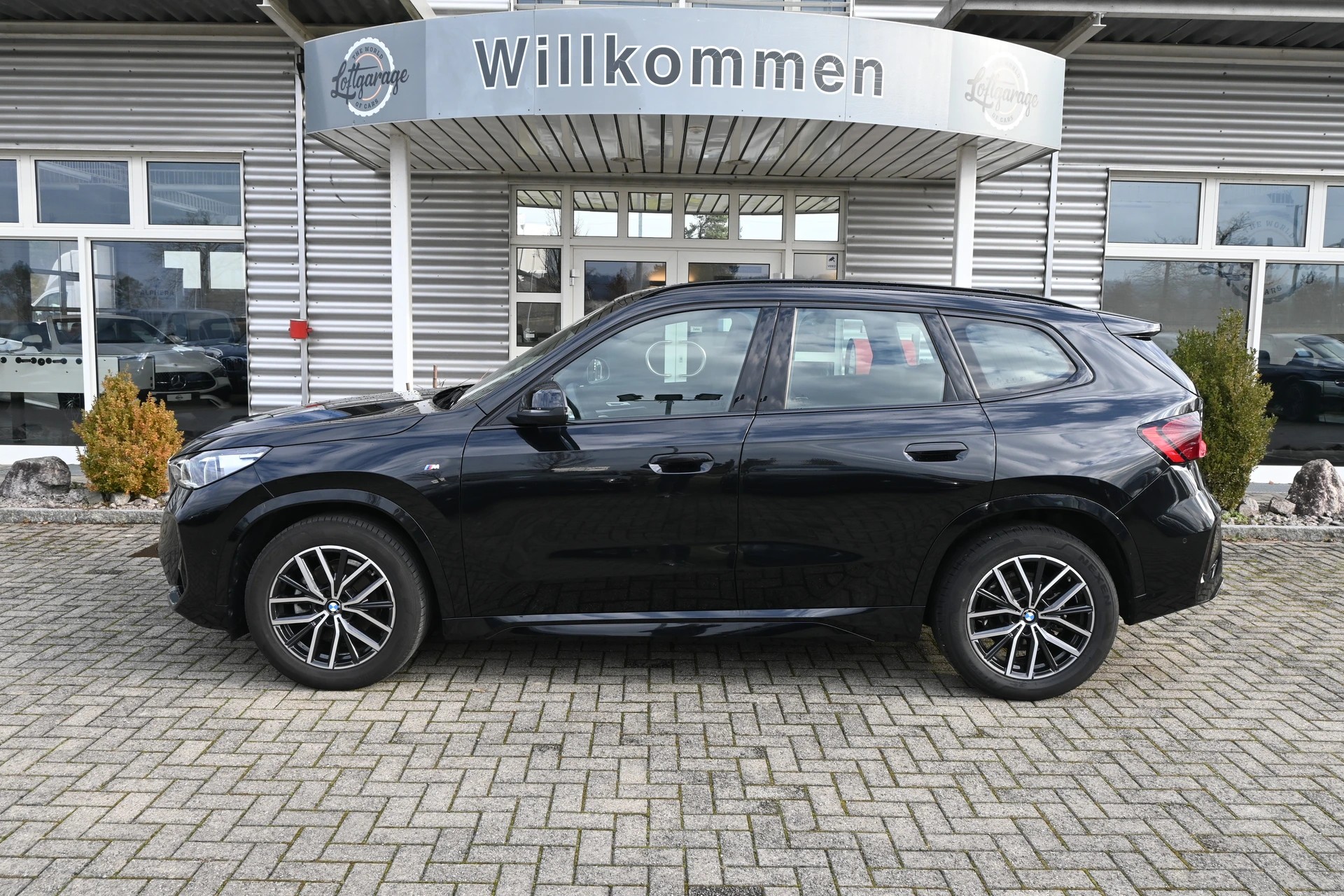 BMW X1 sDrive 18i M Sport Automat + Werksgarantie 08.2027-image-5