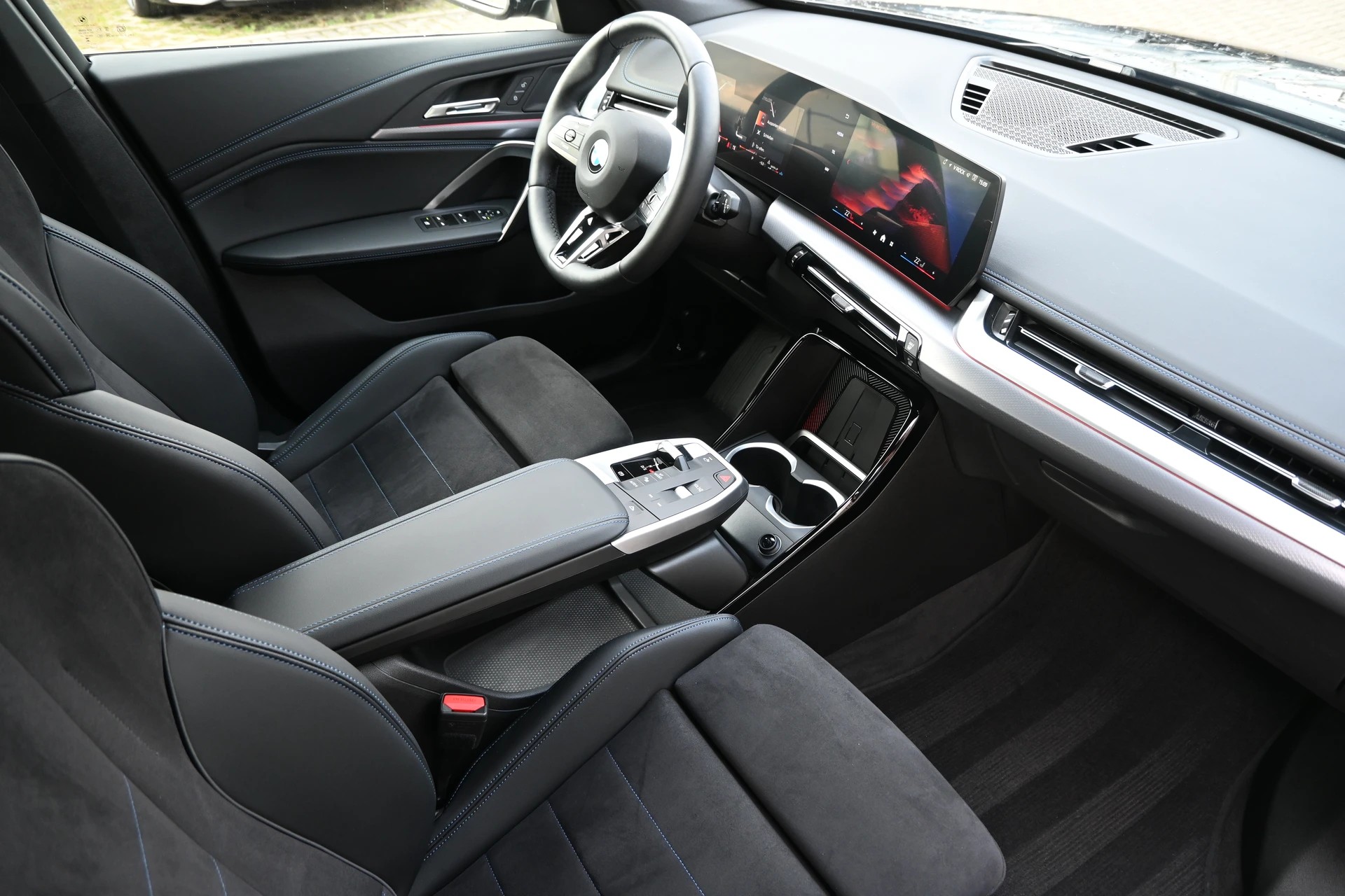 BMW X1 sDrive 18i M Sport Automat + Werksgarantie 08.2027-image-11