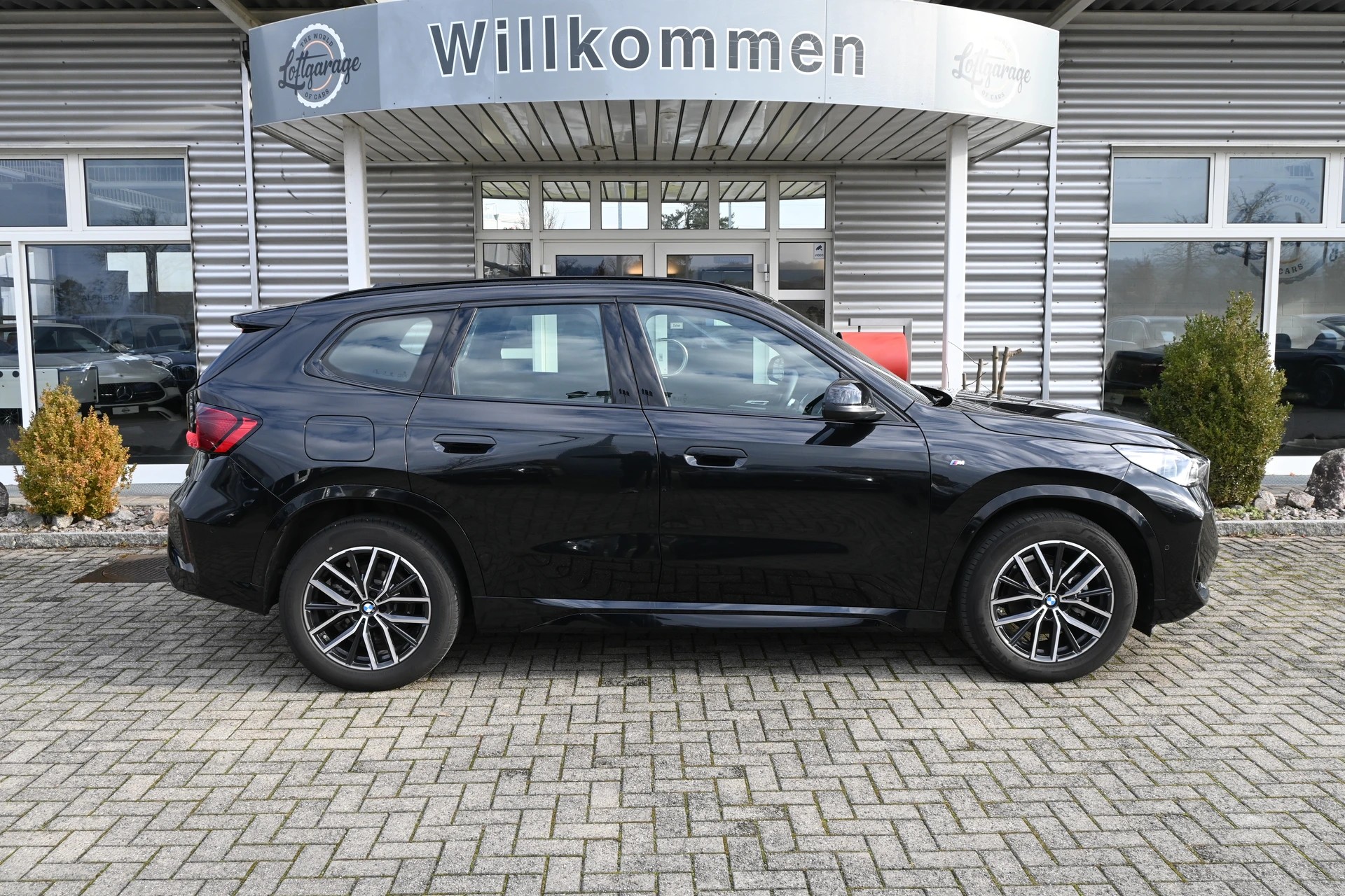 BMW X1 sDrive 18i M Sport Automat + Werksgarantie 08.2027-image-4