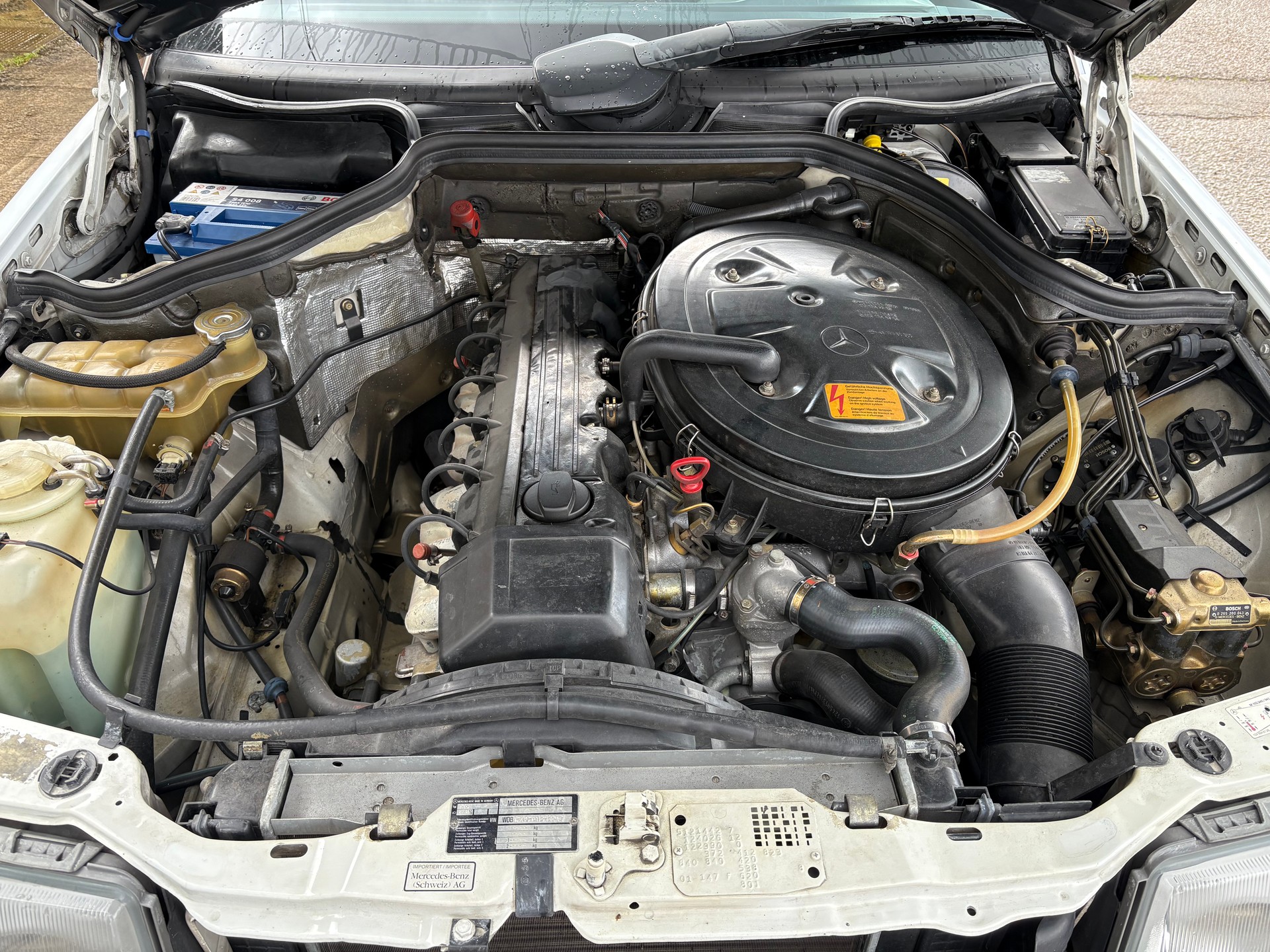MERCEDES-BENZ 260 E-image-5