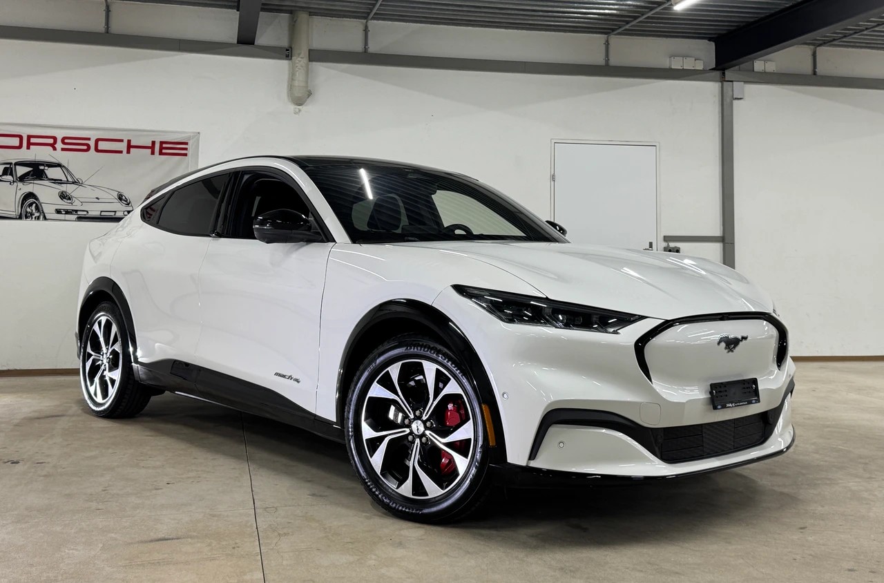 FORD Mustang MACH-E Premium AWD 75kWh // Vollausstattung-image-2
