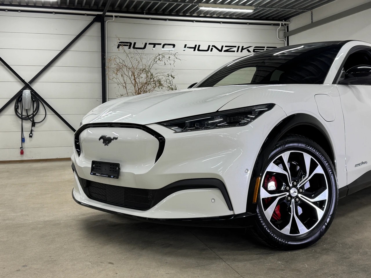 FORD Mustang MACH-E Premium AWD 75kWh // Vollausstattung-image-1