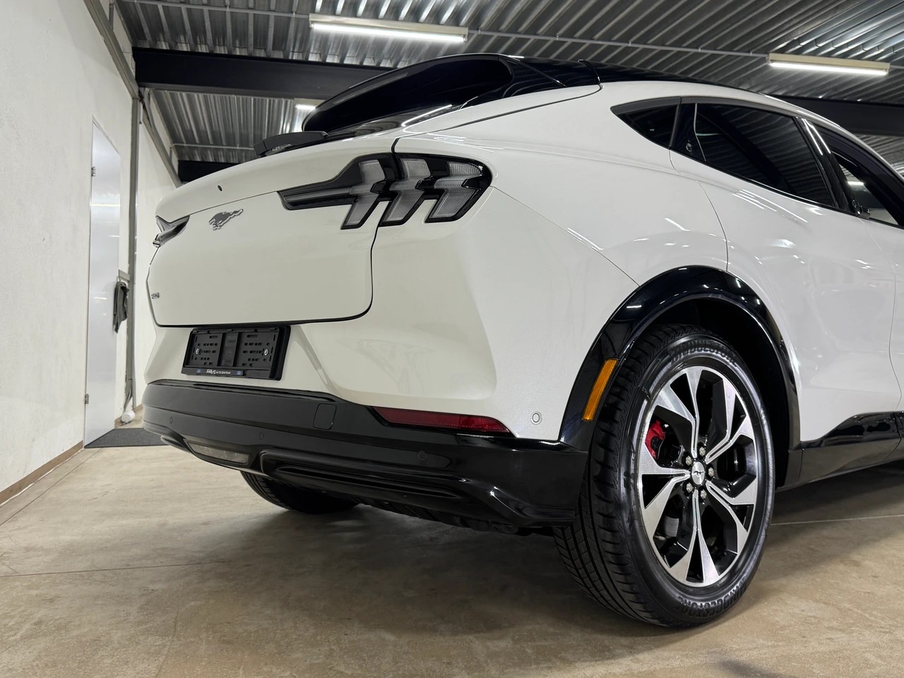 FORD Mustang MACH-E Premium AWD 75kWh // Vollausstattung-image-5