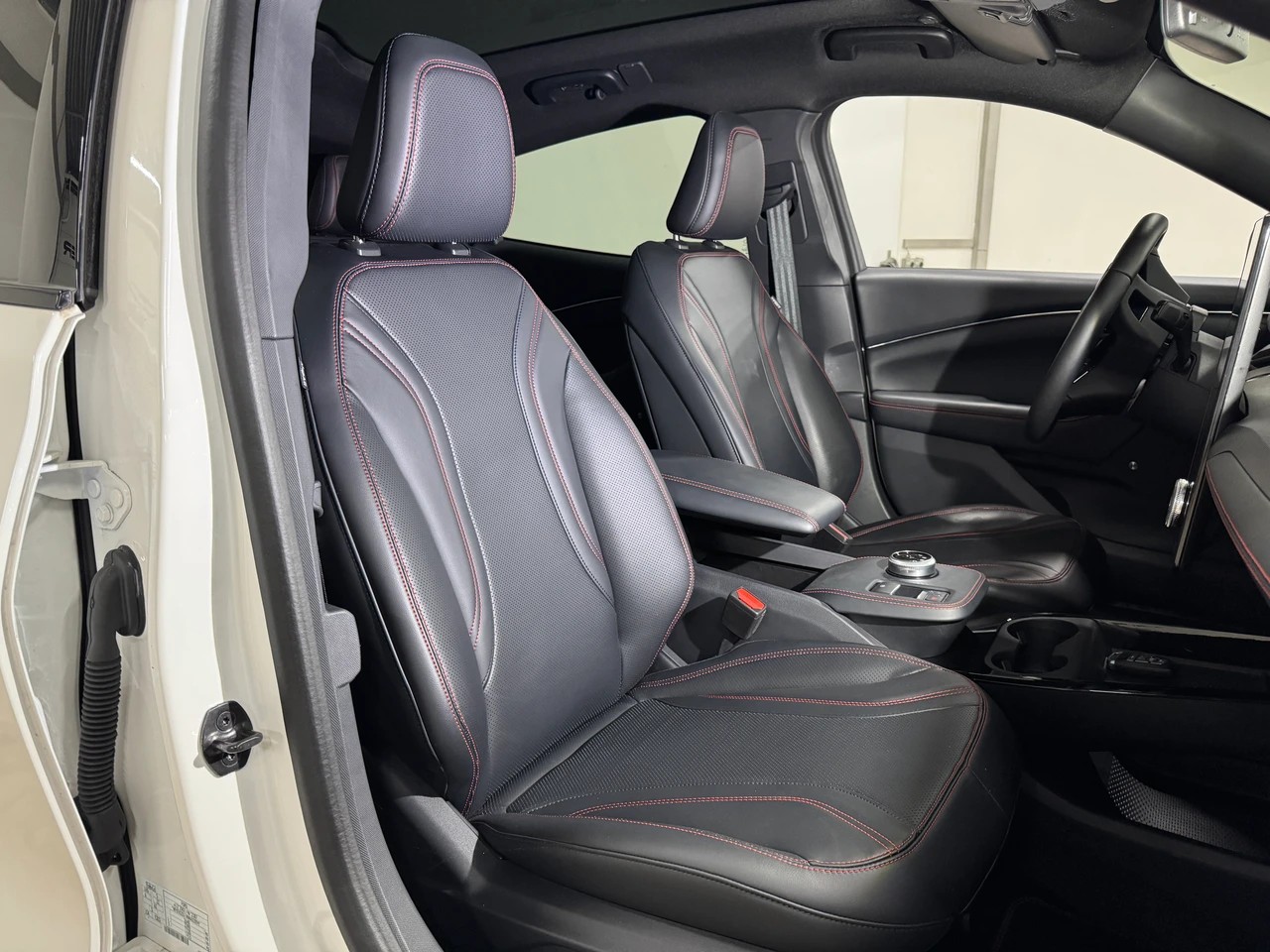 FORD Mustang MACH-E Premium AWD 75kWh // Vollausstattung-image-7