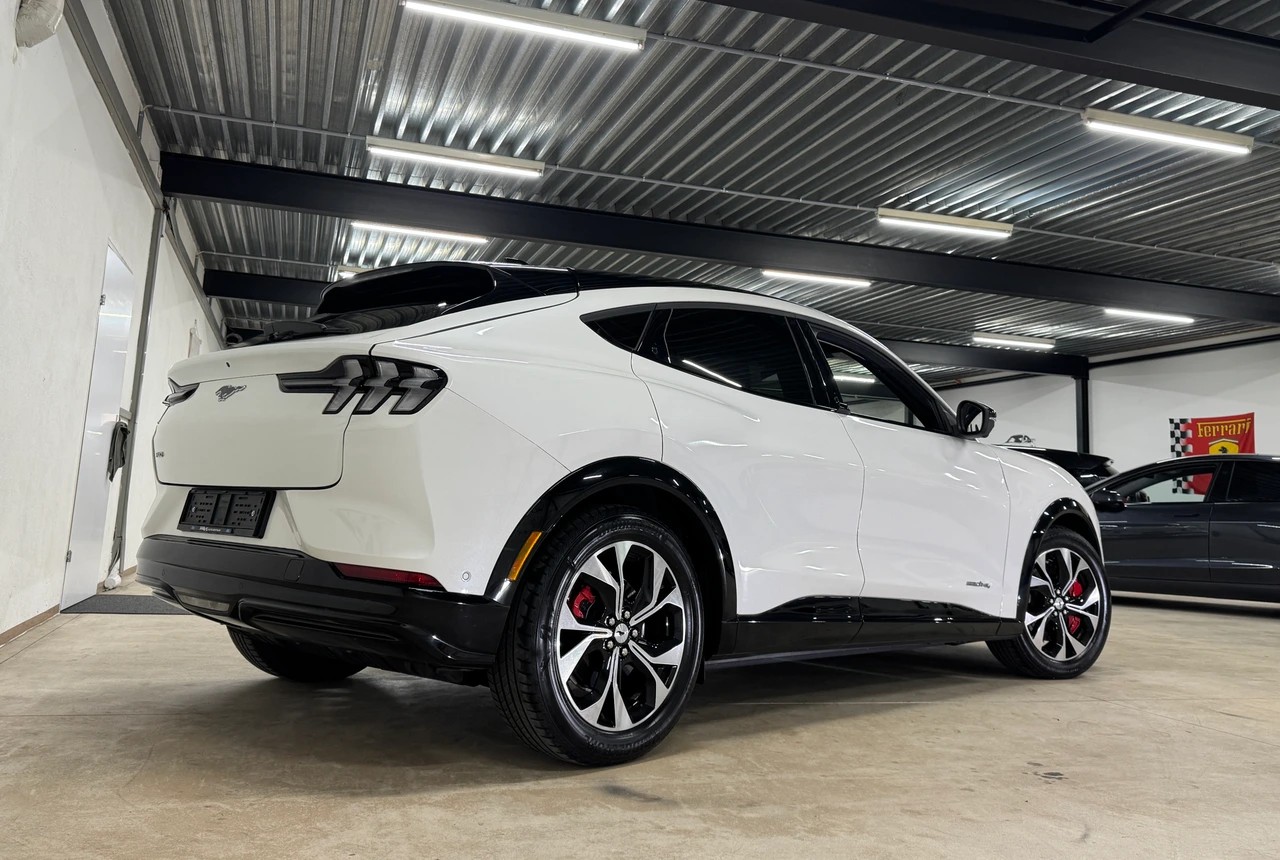 FORD Mustang MACH-E Premium AWD 75kWh // Vollausstattung-image-4