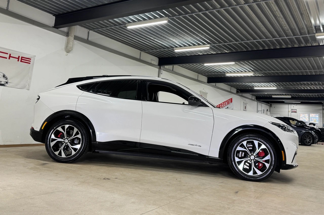 FORD Mustang MACH-E Premium AWD 75kWh // Vollausstattung-image-3
