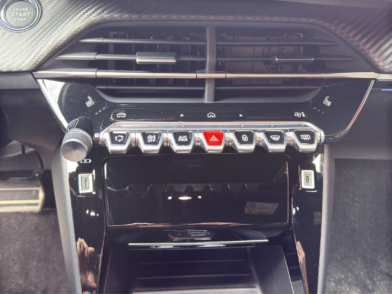 PEUGEOT 208 1.2 Hybrid 145 GT-image-15