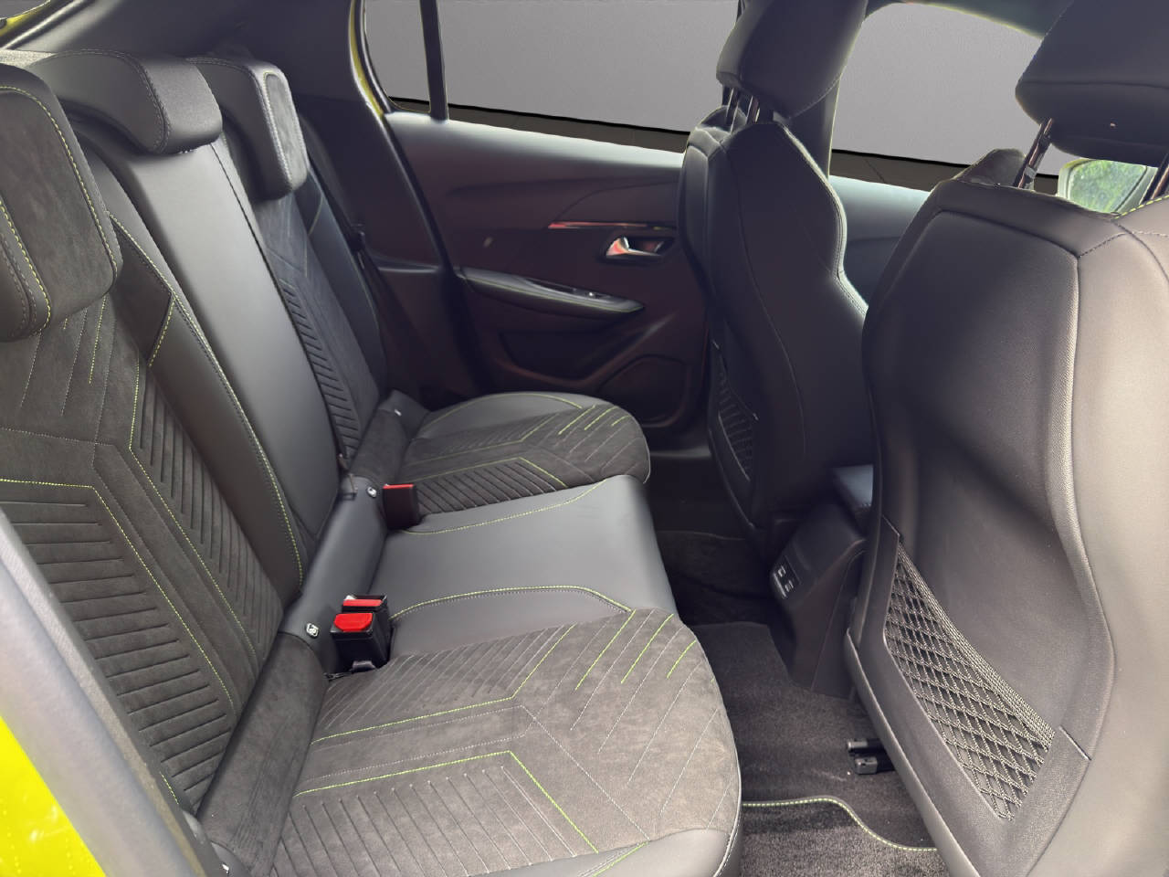 PEUGEOT 208 1.2 Hybrid 145 GT-image-9