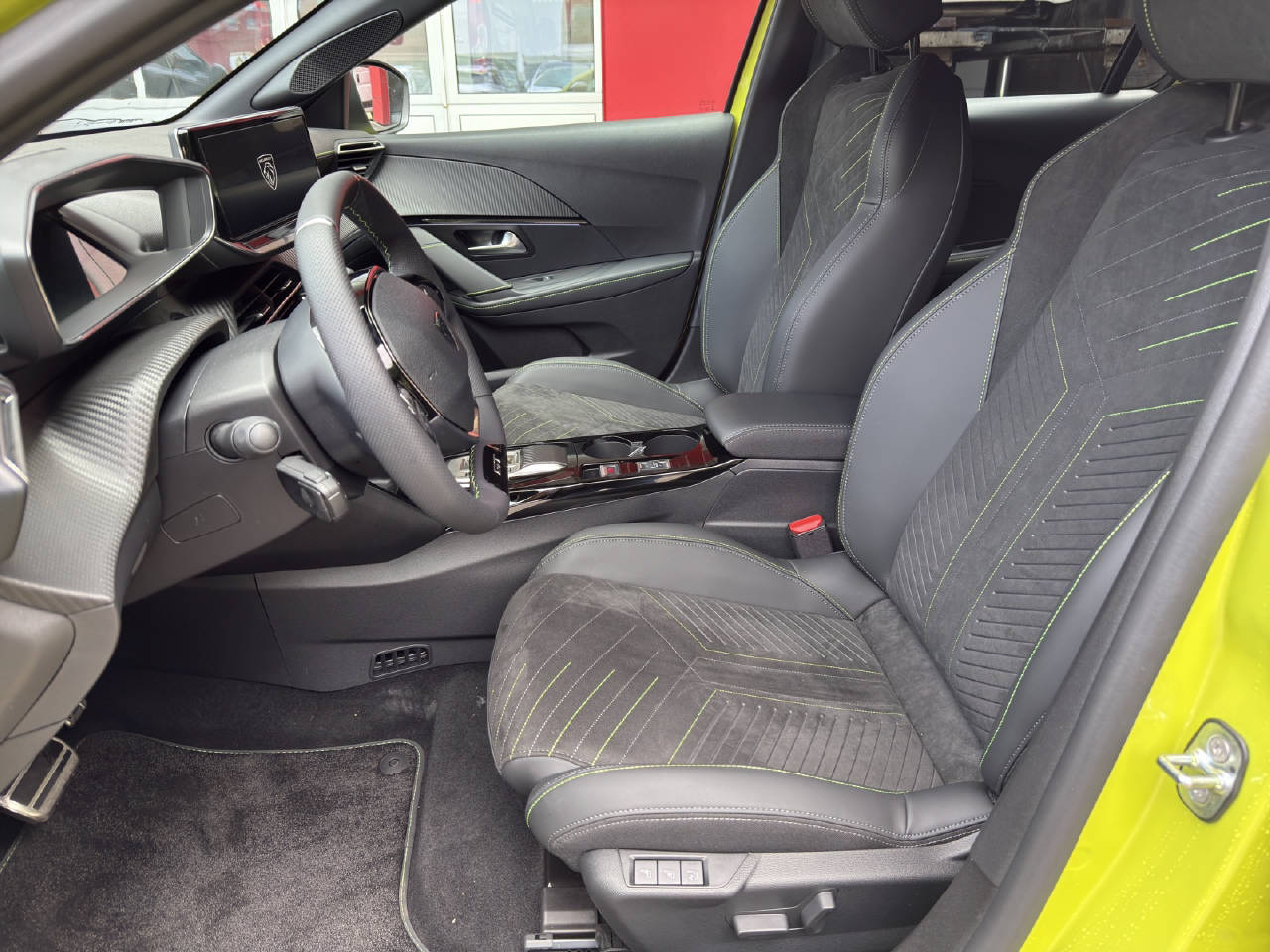 PEUGEOT 208 1.2 Hybrid 145 GT-image-4