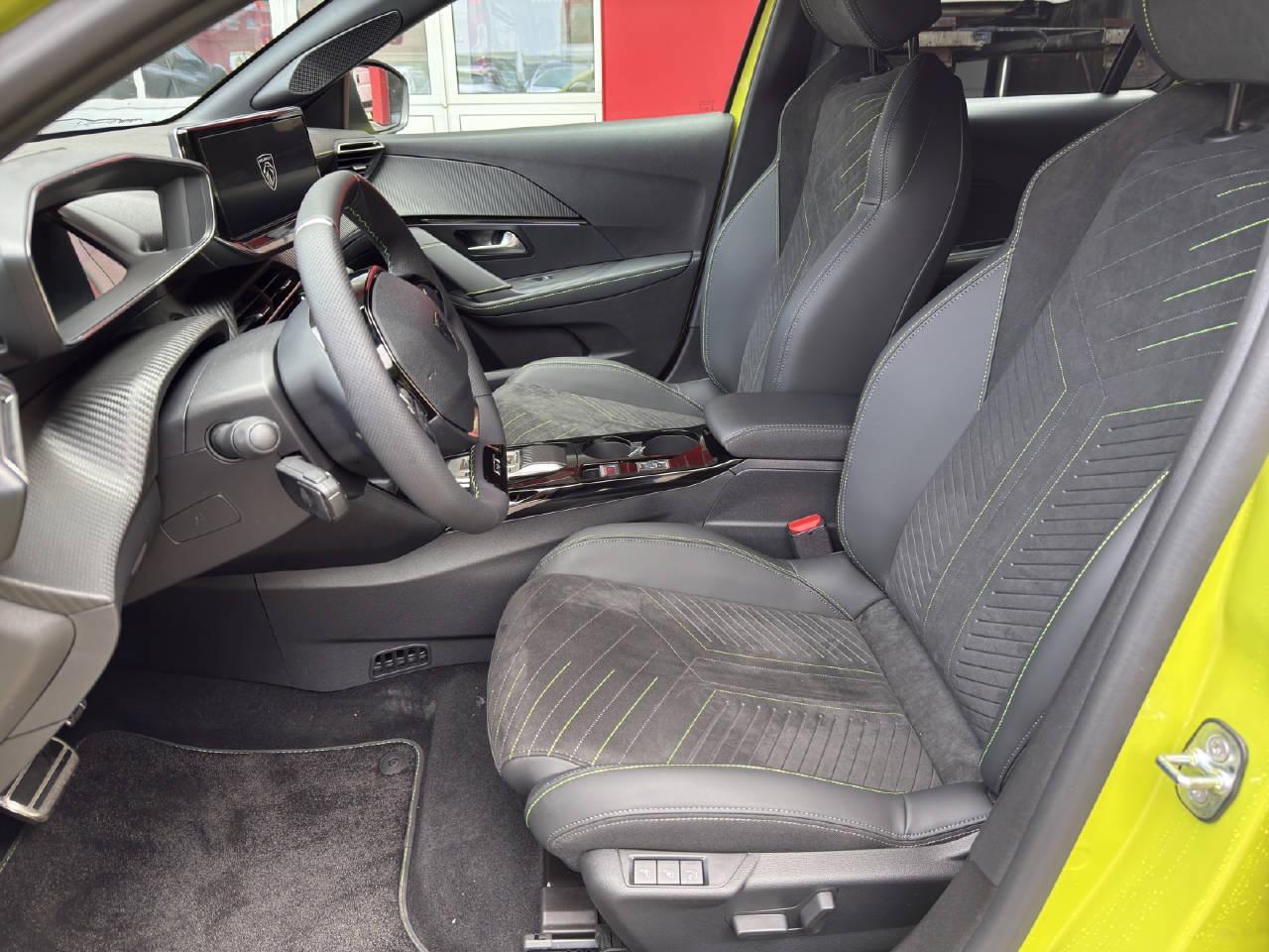 PEUGEOT 208 1.2 Hybrid 145 GT-image-4