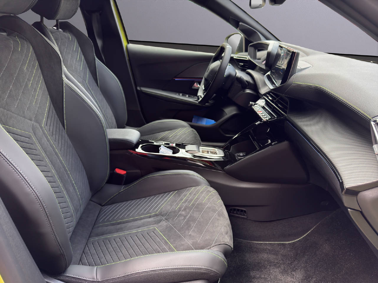 PEUGEOT 208 1.2 Hybrid 145 GT-image-8