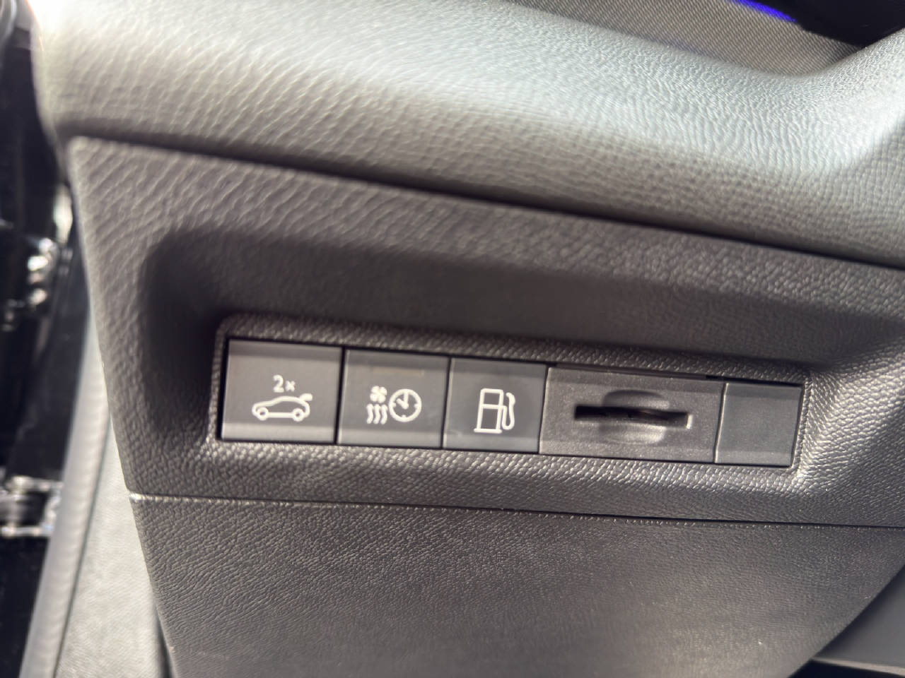 PEUGEOT 308 SW 1.6 PHEV 180 GT-image-14