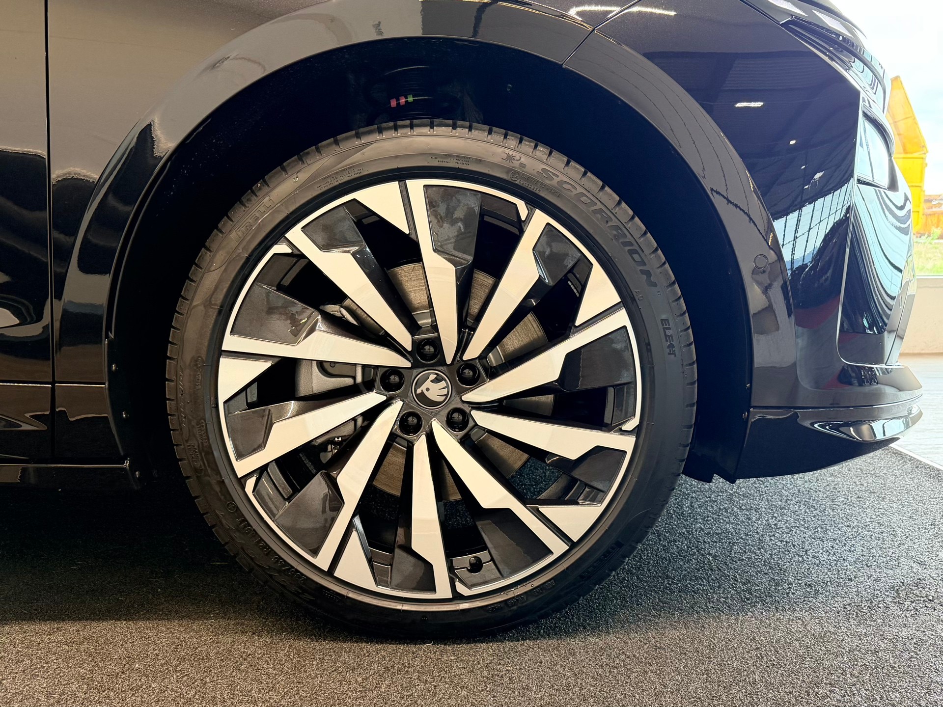 SKODA Enyaq 85x Sportline 4x4-image-5