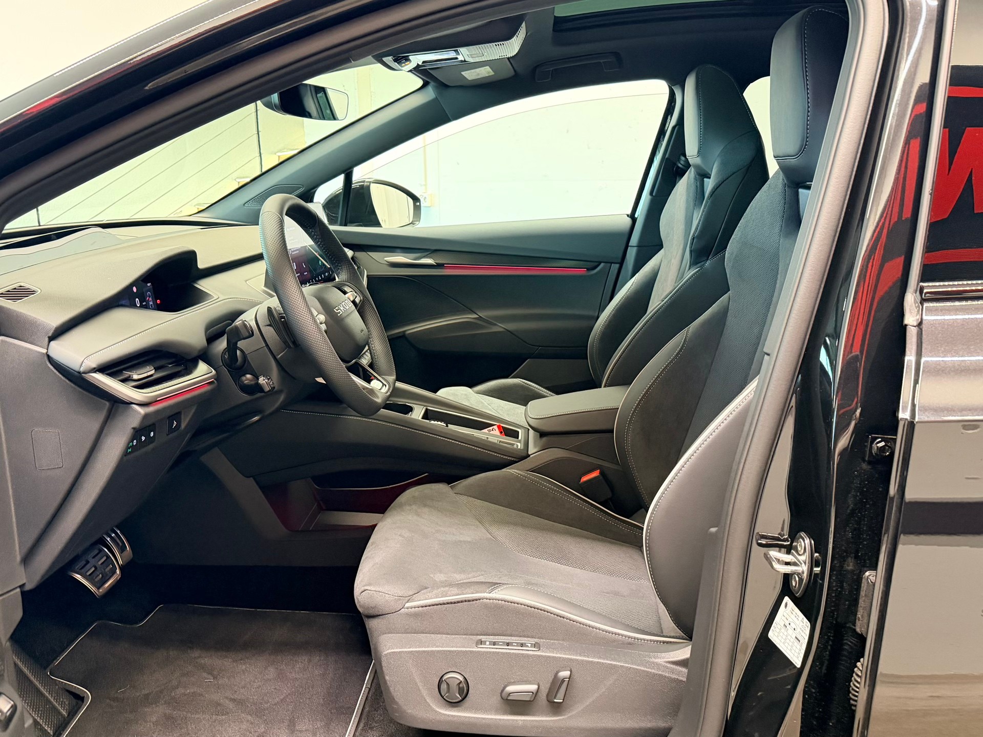 SKODA Enyaq 85x Sportline 4x4-image-14