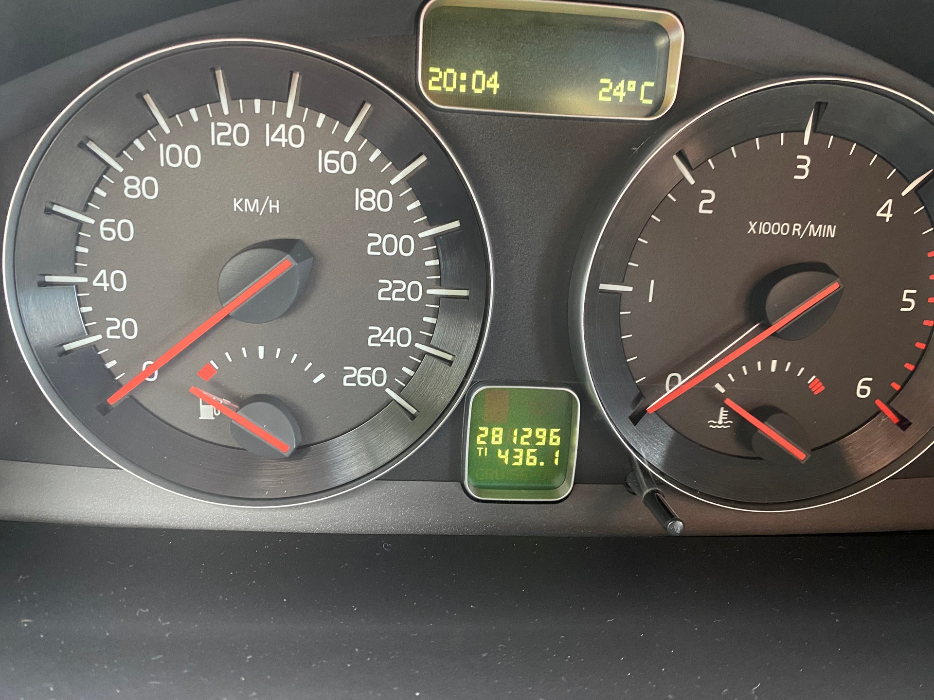 VOLVO V50 D2-image-6