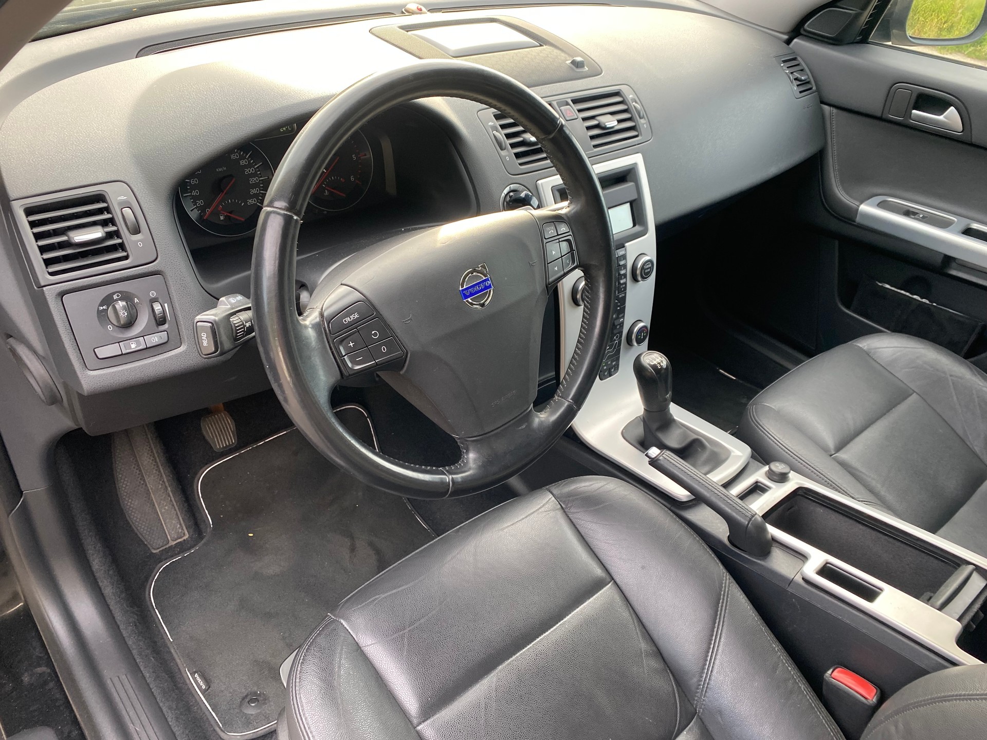 VOLVO V50 D2-image-4