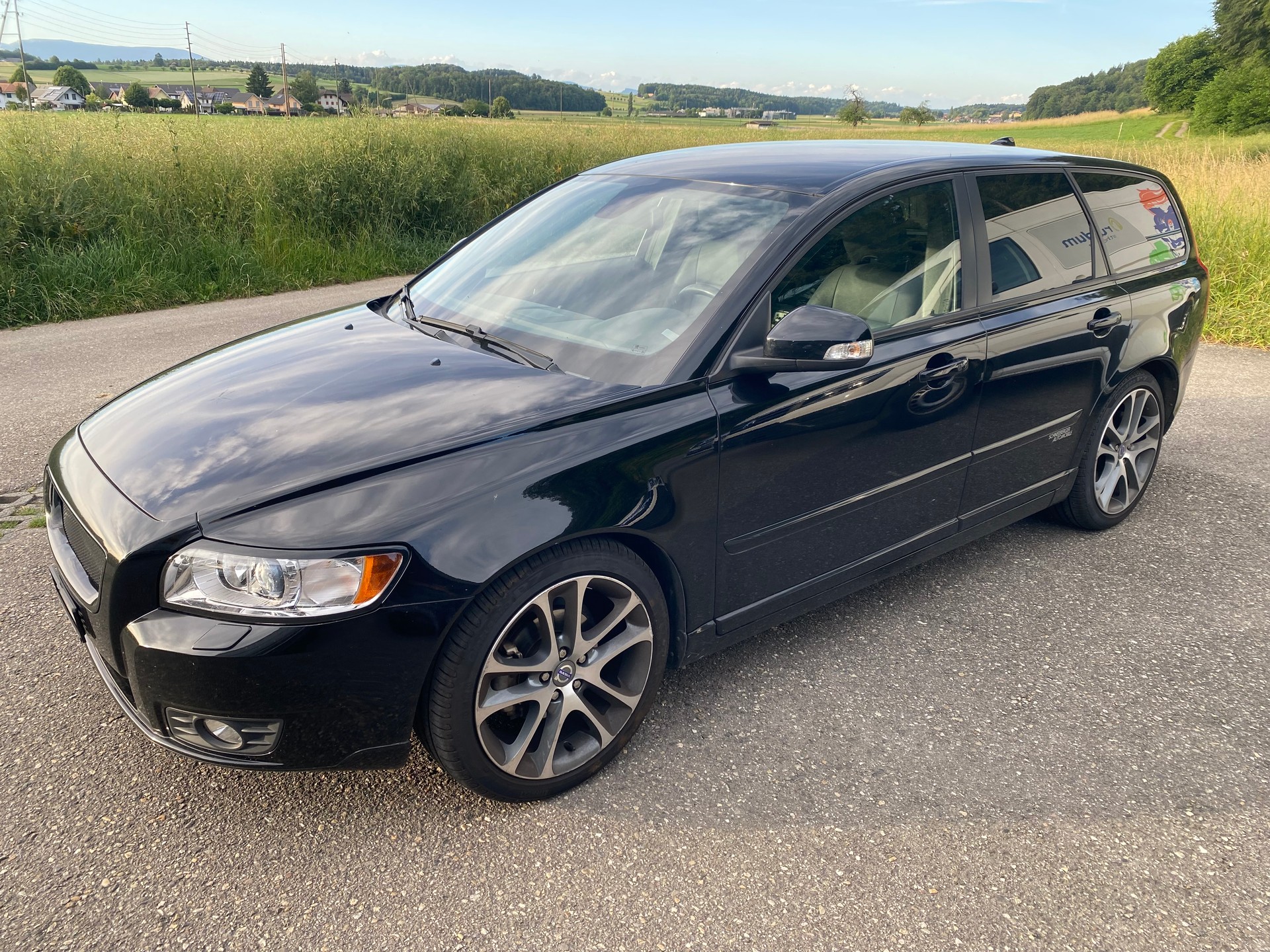 VOLVO V50 D2-image-2