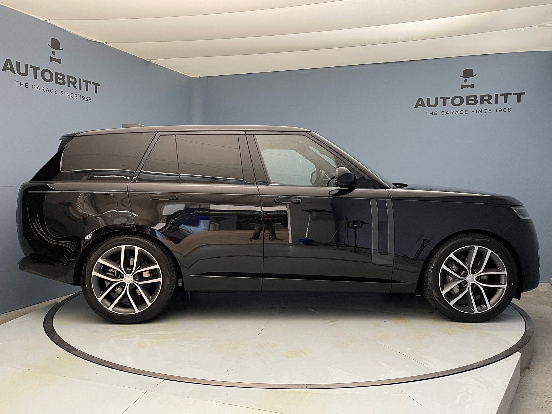 LAND ROVER Range Rover 3.0 D I6 300 HSE-image-3