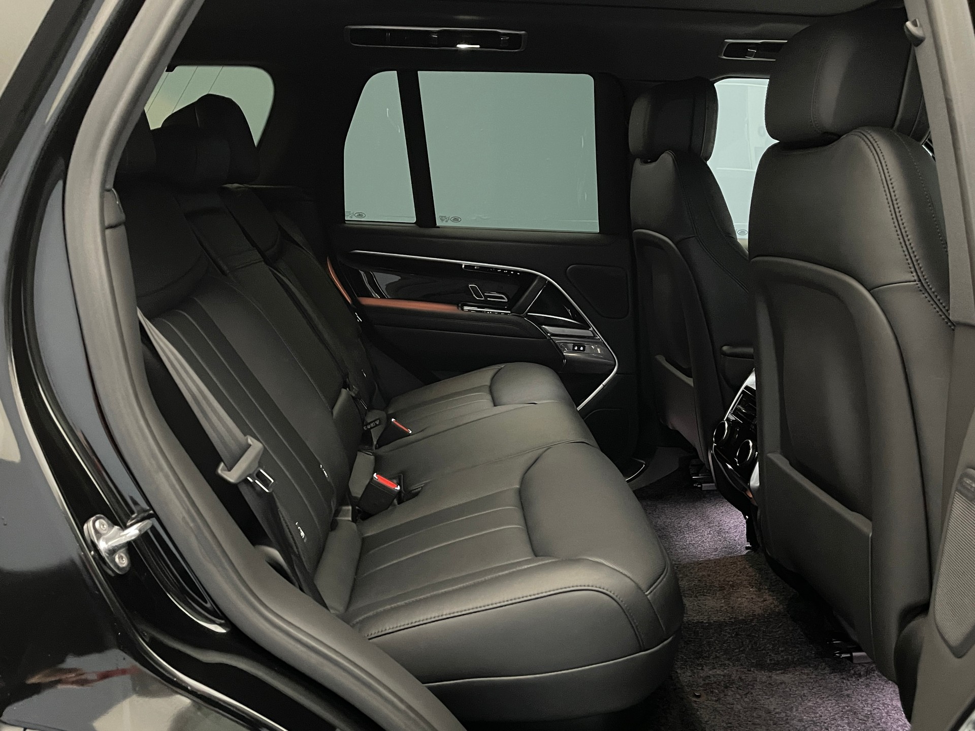 LAND ROVER Range Rover 3.0 D I6 300 HSE-image-8