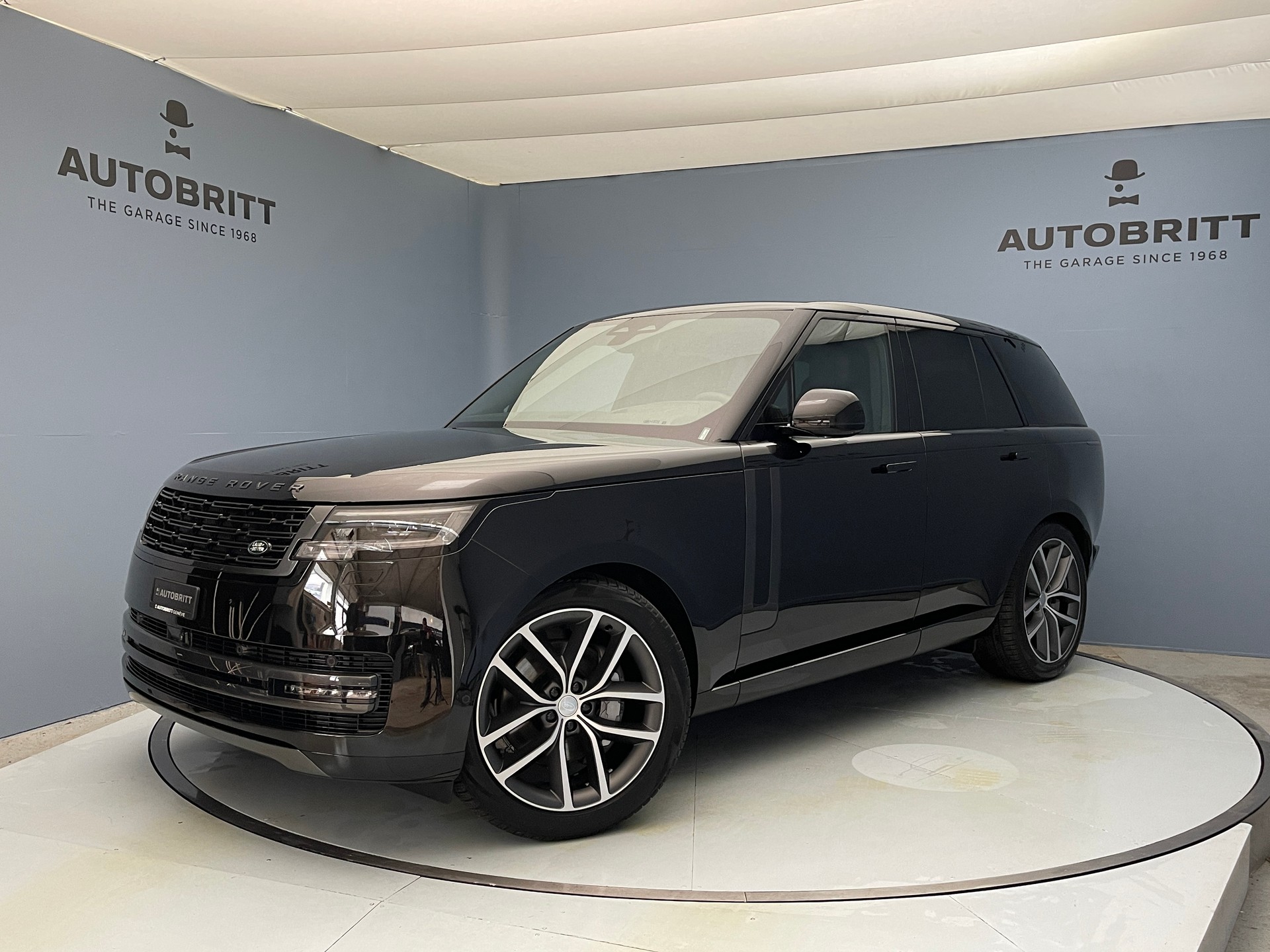 LAND ROVER Range Rover 3.0 D I6 300 HSE-image-0