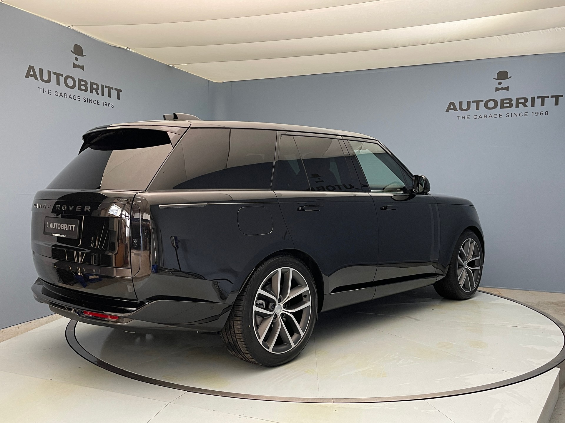 LAND ROVER Range Rover 3.0 D I6 300 HSE-image-2