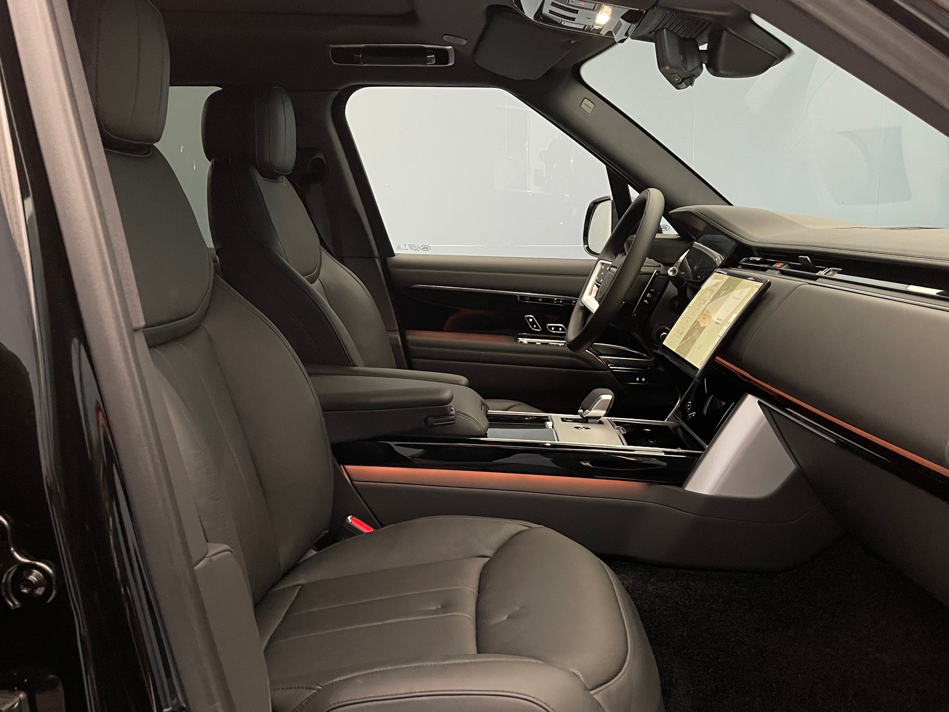 LAND ROVER Range Rover 3.0 D I6 300 HSE-image-7
