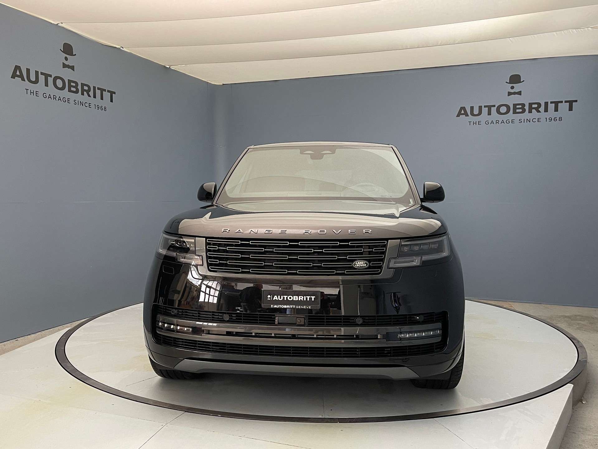 LAND ROVER Range Rover 3.0 D I6 300 HSE-image-1
