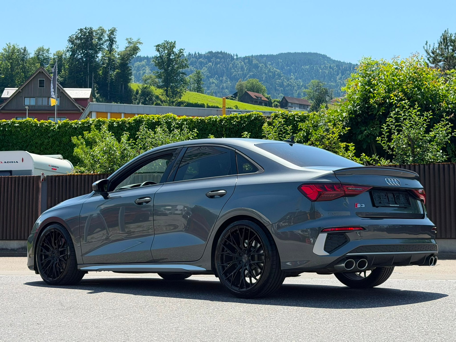 AUDI S3 Limousine 2.0 TFSI quattro S-tronic Grey&Black Edition-image-5