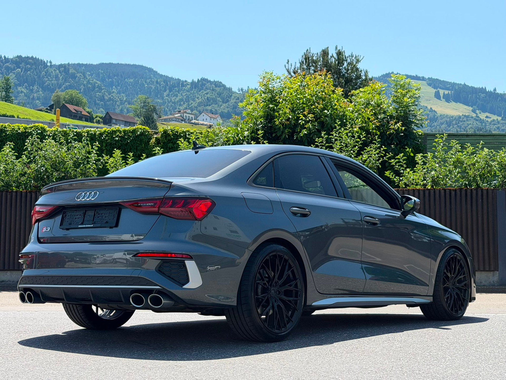 AUDI S3 Limousine 2.0 TFSI quattro S-tronic Grey&Black Edition-image-4