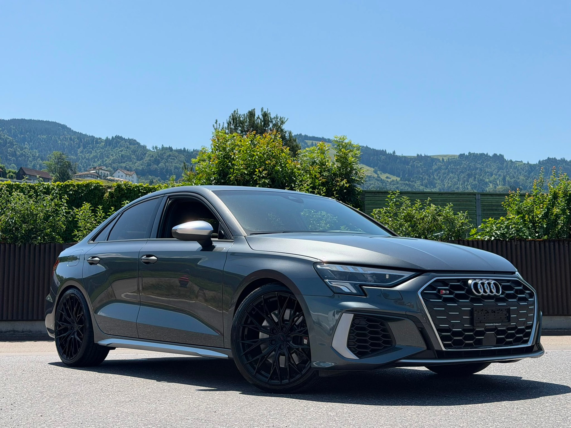 AUDI S3 Limousine 2.0 TFSI quattro S-tronic Grey&Black Edition-image-3