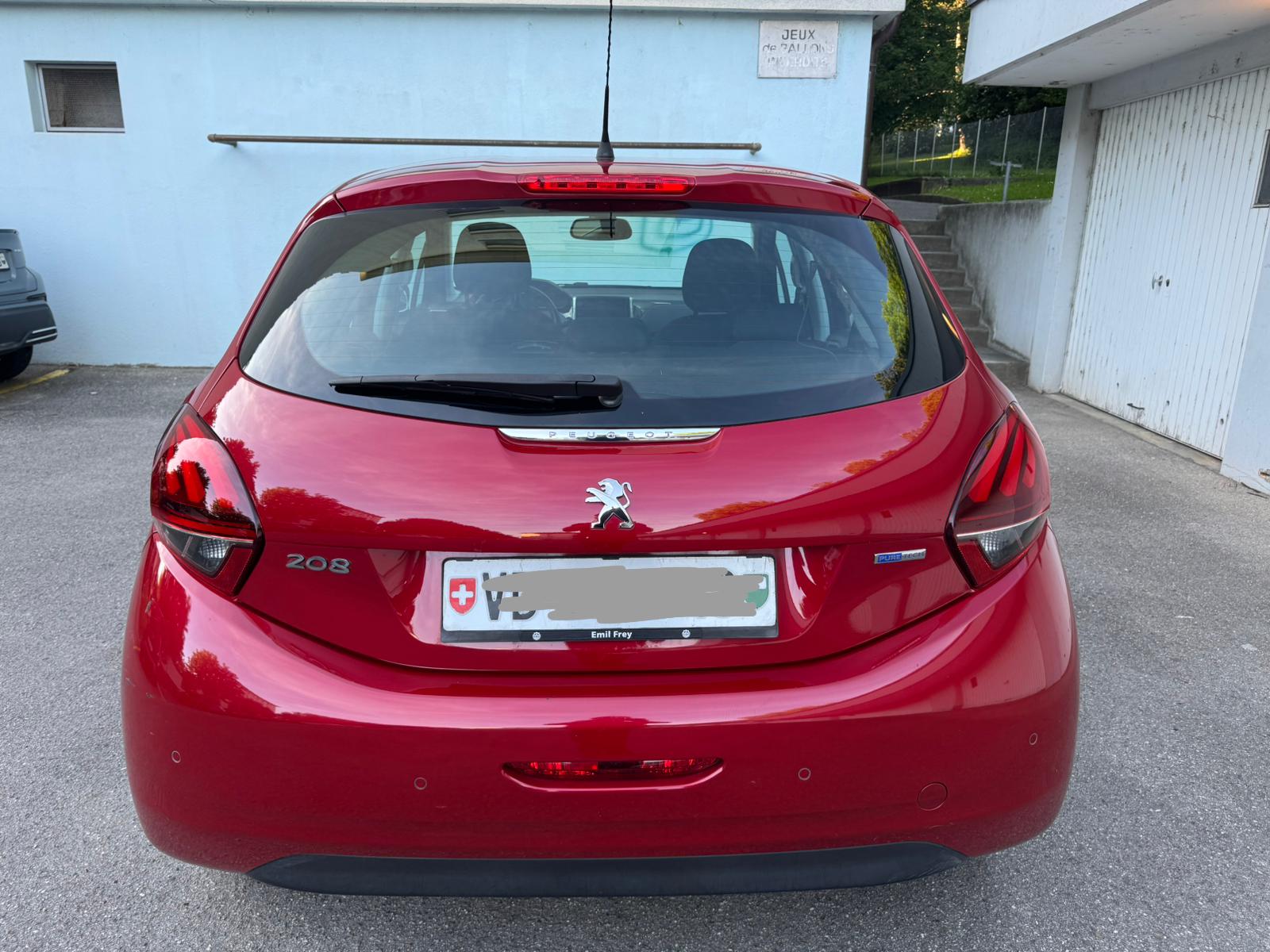 PEUGEOT 208 1.2 PureTech Style EAT6-image-5