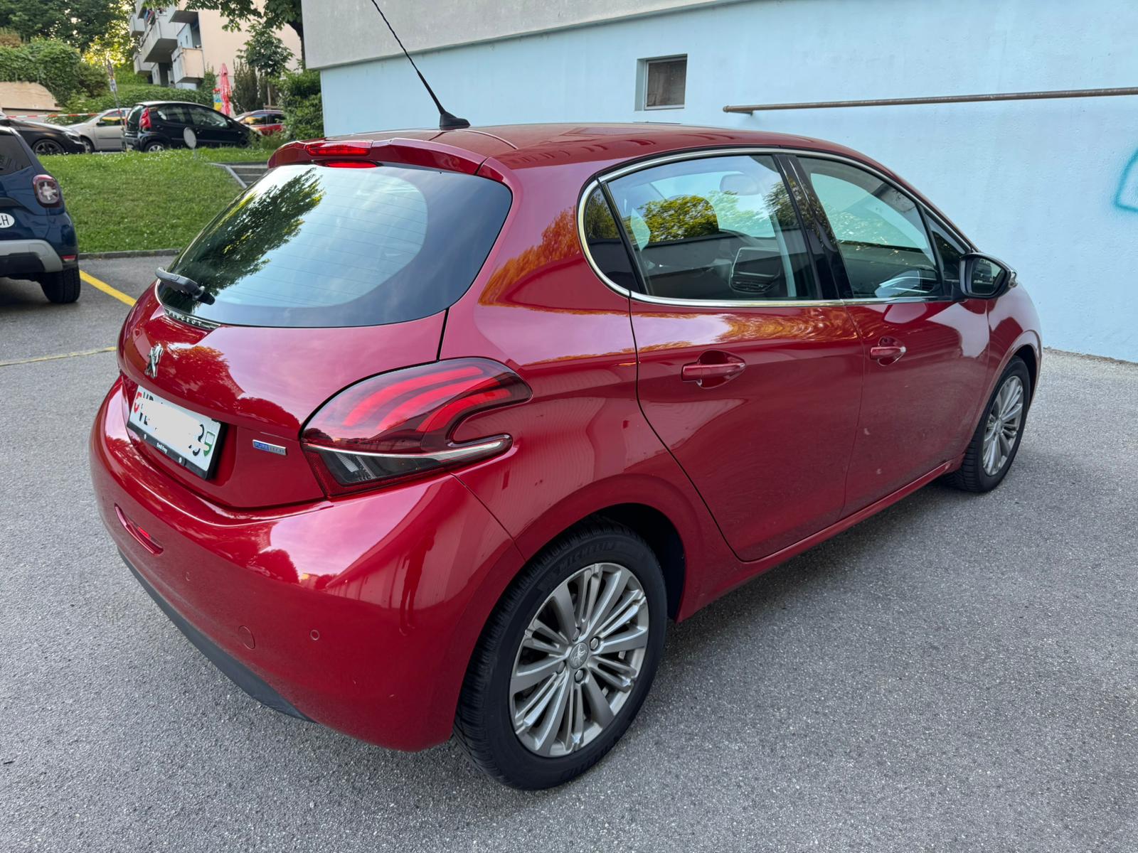 PEUGEOT 208 1.2 PureTech Style EAT6-image-3