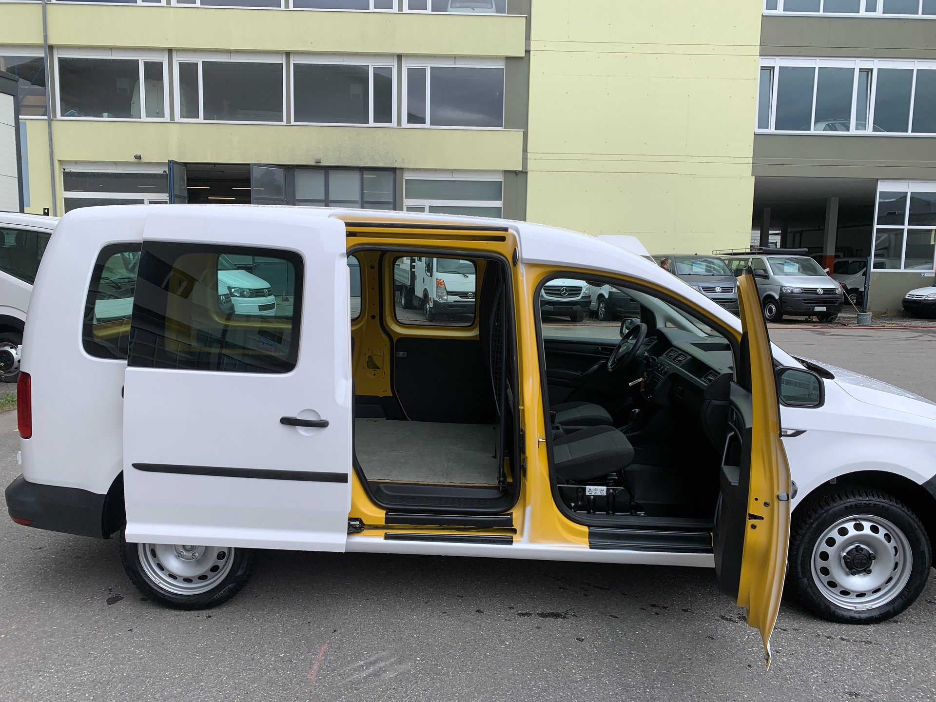 VW Caddy Maxi 2.0TDI 4Mot. BlueMotion Technology DSG-image-5