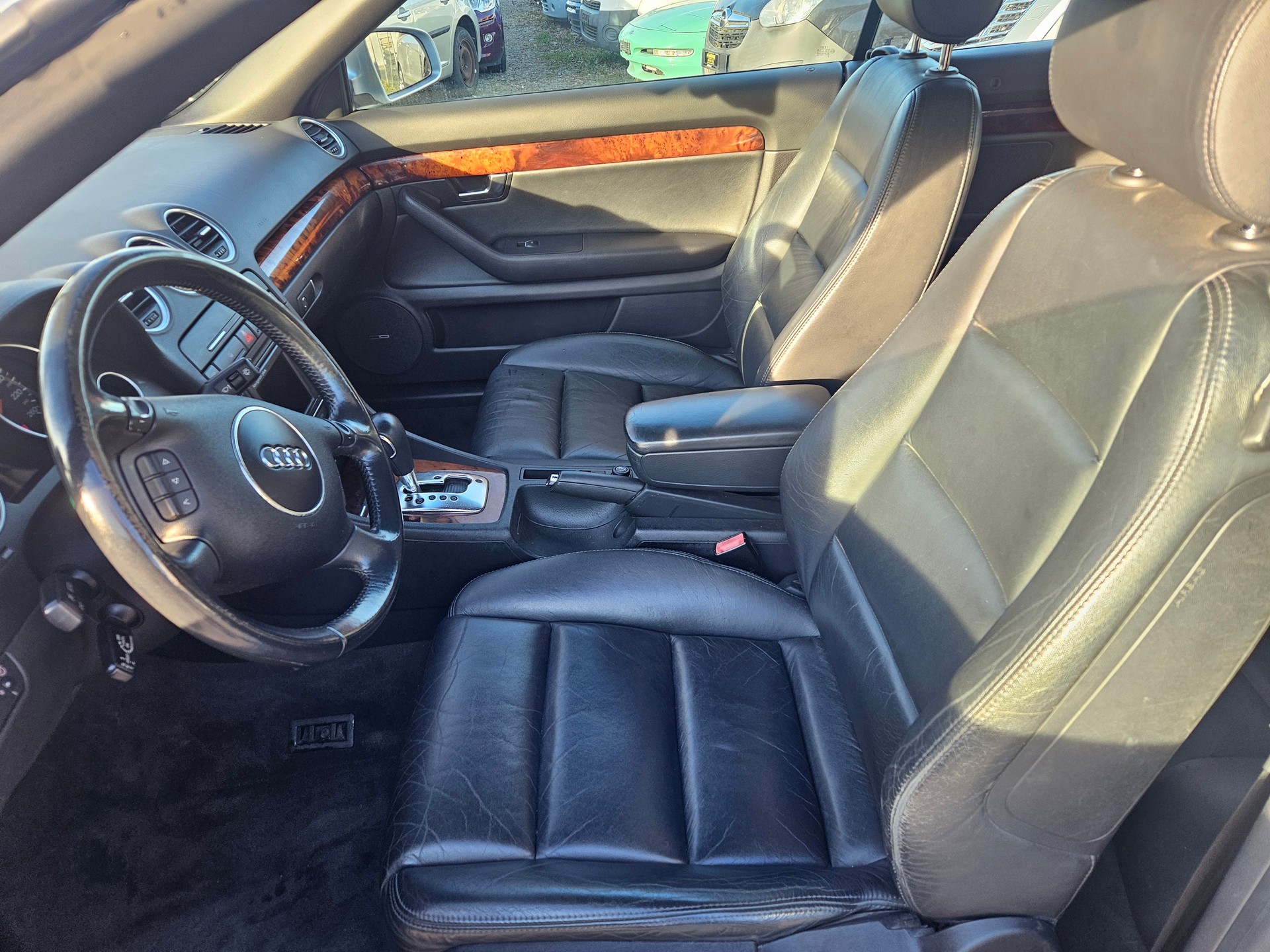 AUDI A4 Cabriolet 3.0 V6-image-9