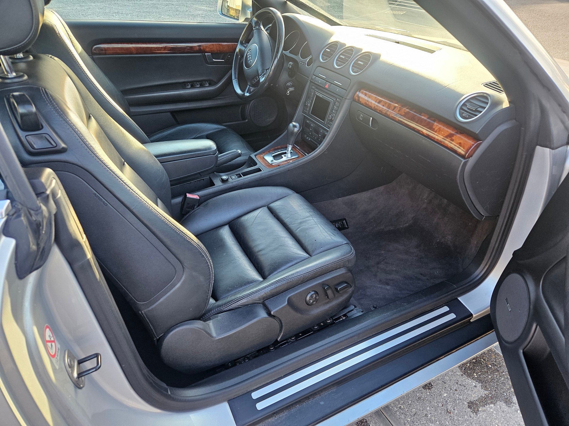AUDI A4 Cabriolet 3.0 V6-image-10