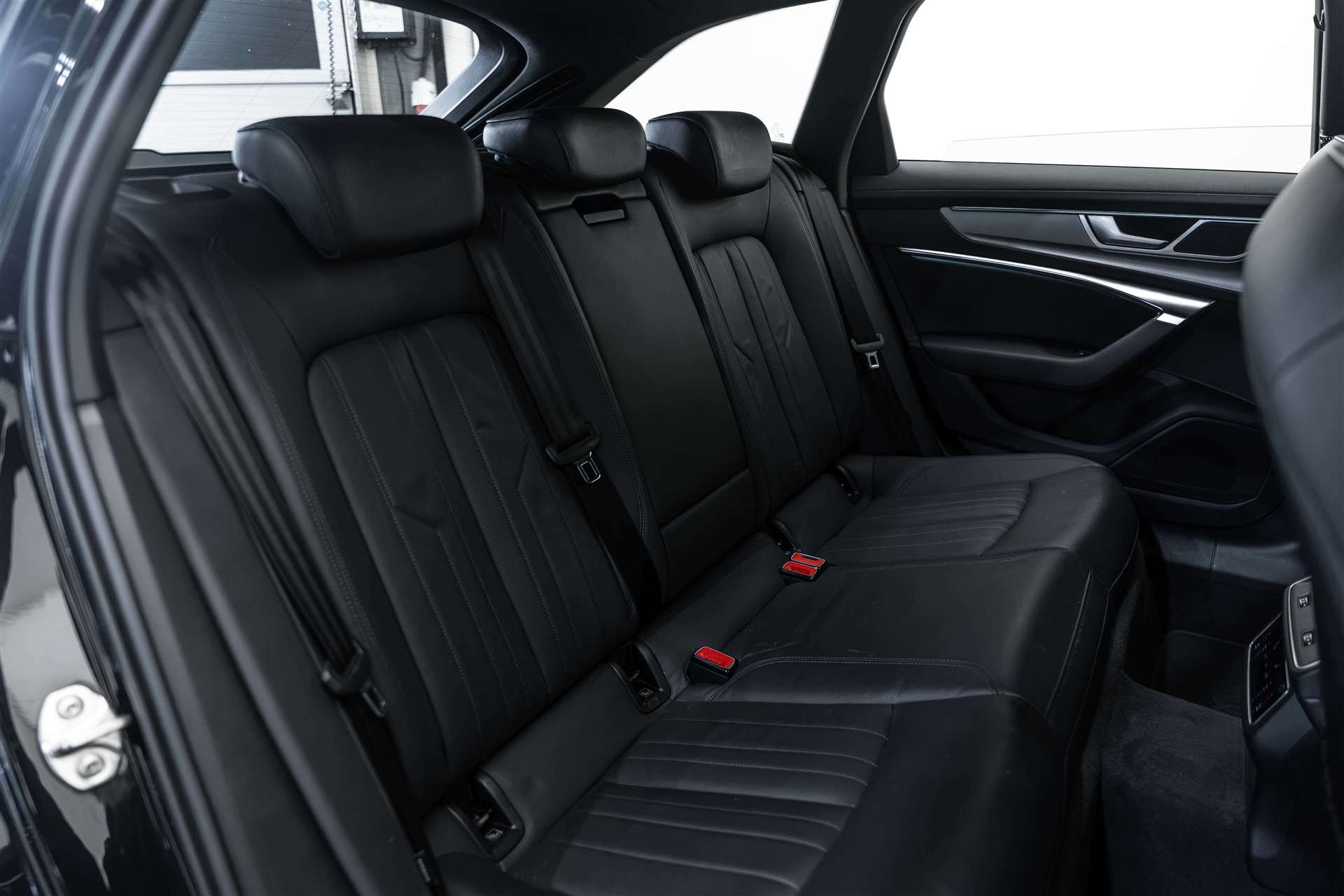 AUDI A6 Avant 45 TFSI S line S-tronic quattro-image-13