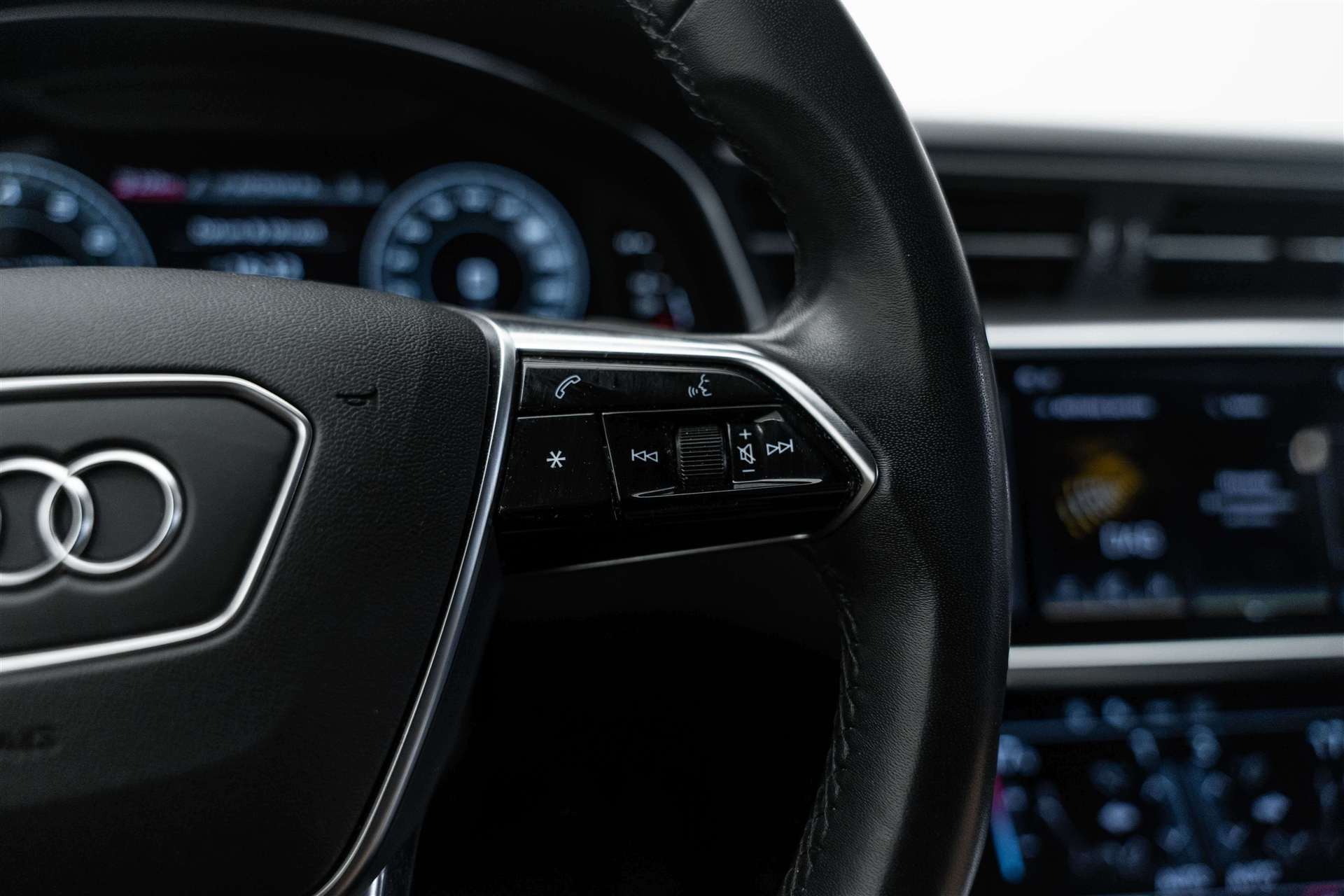 AUDI A6 Avant 45 TFSI S line S-tronic quattro-image-17