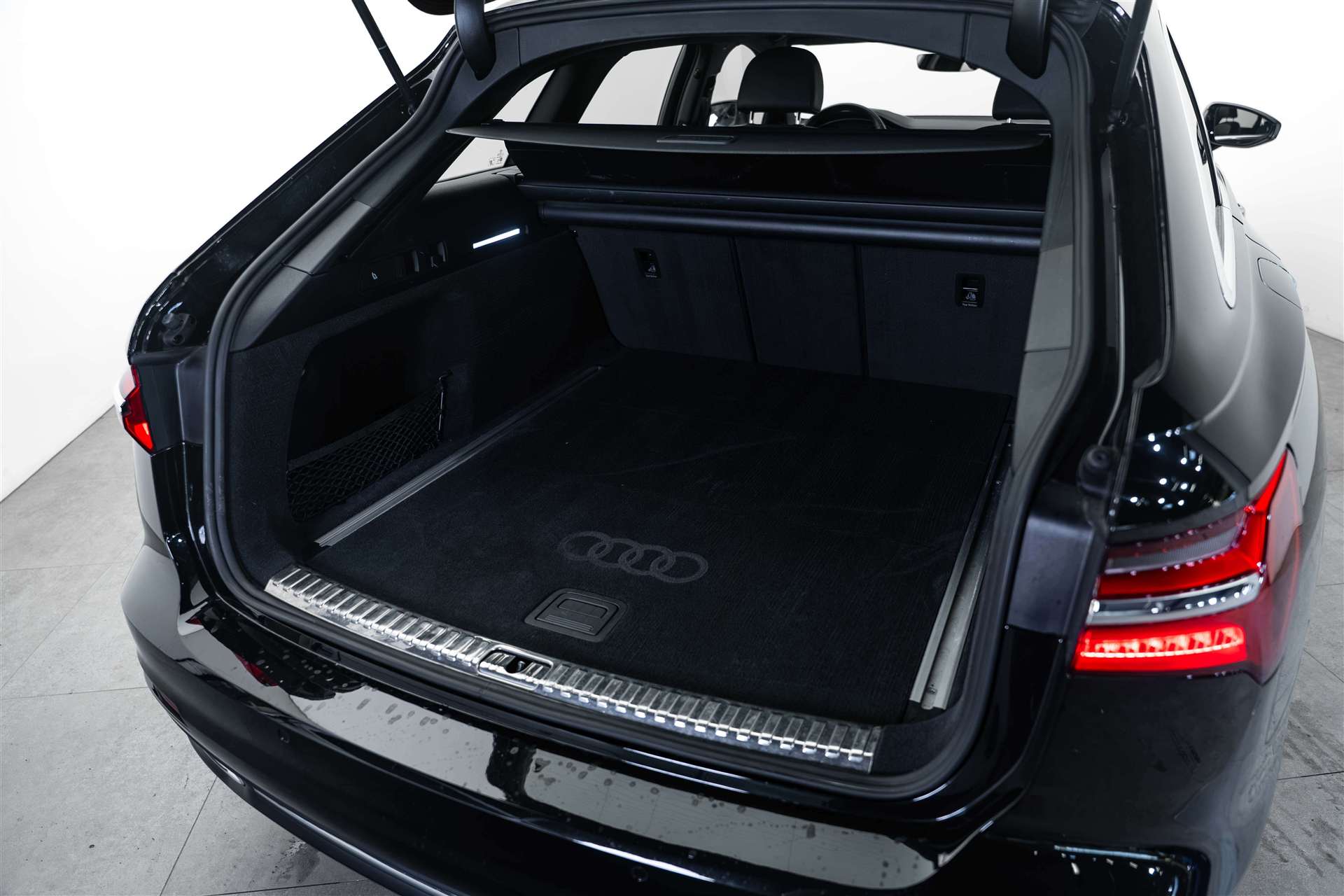 AUDI A6 Avant 45 TFSI S line S-tronic quattro-image-2