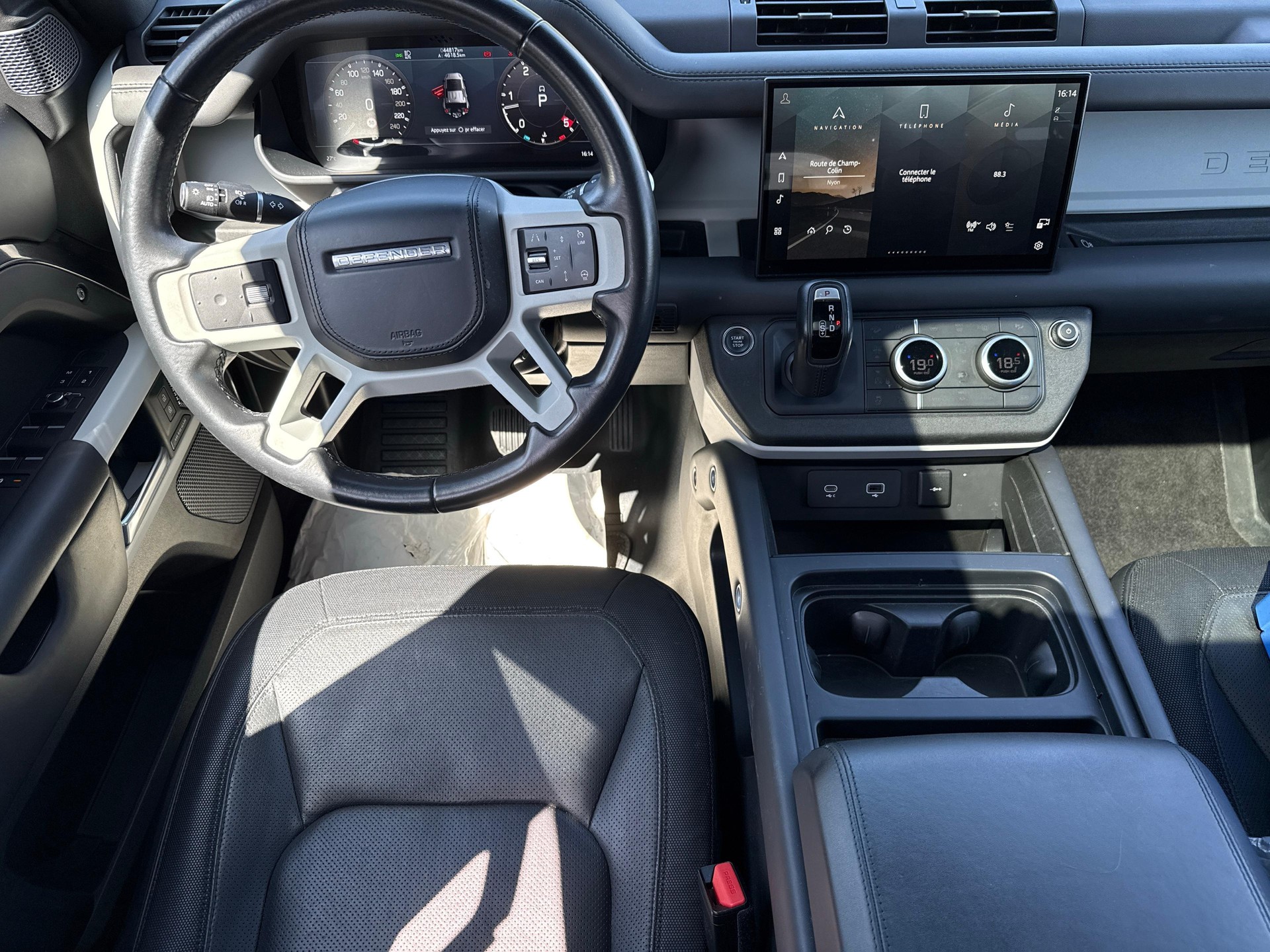 LAND ROVER Defender 110 3.0 D I6 300 X-Dynamic HSE-image-3