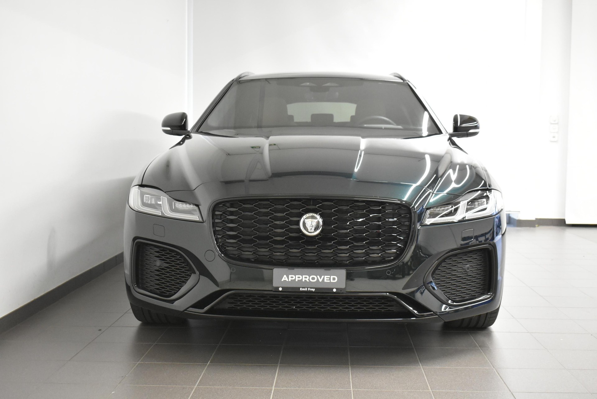 JAGUAR XF Sportbrake 2.0 I4 300 Sport AWD - Pneumatici invernali & Servizi inclusi-image-4