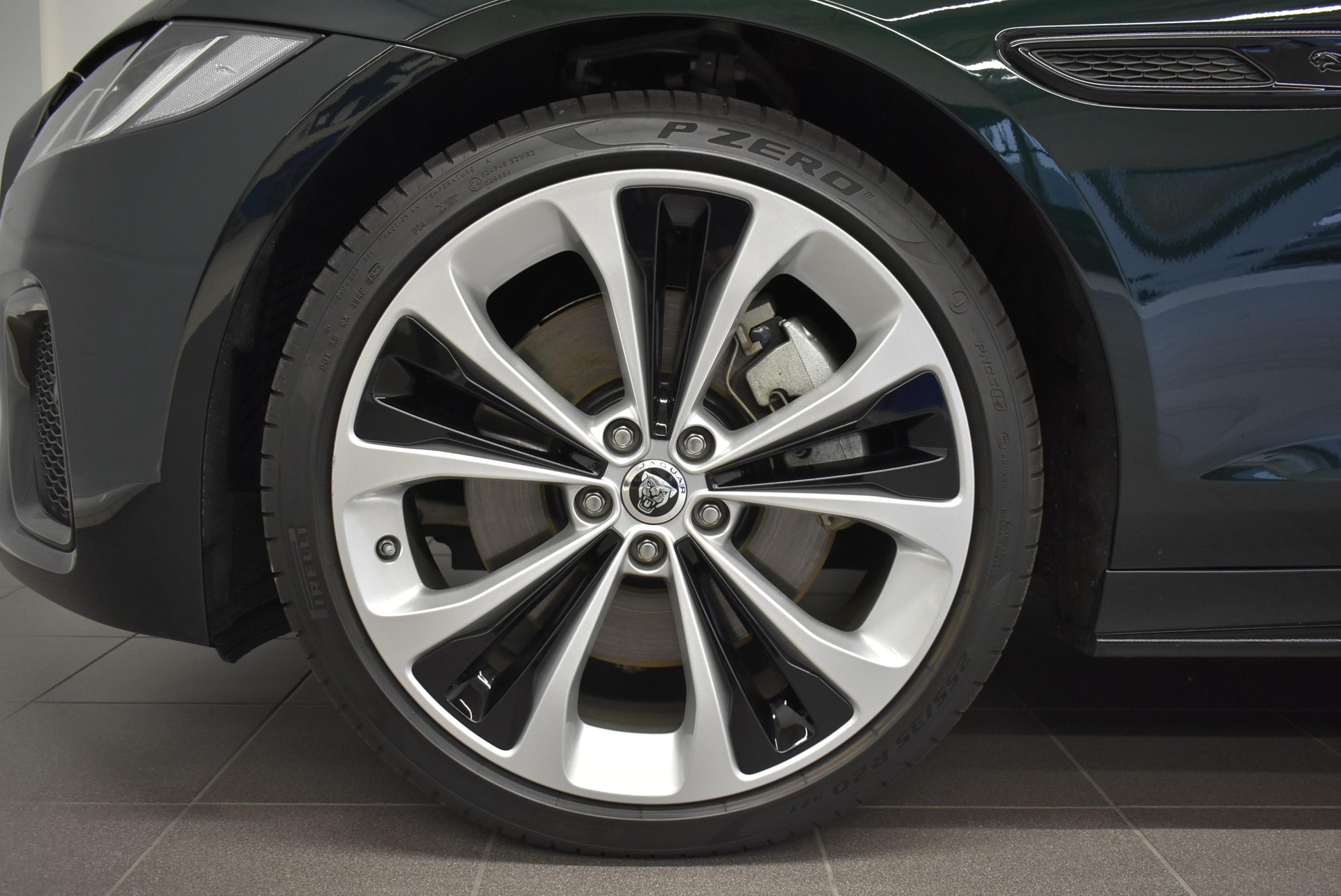 JAGUAR XF Sportbrake 2.0 I4 300 Sport AWD - Pneumatici invernali & Servizi inclusi-image-8