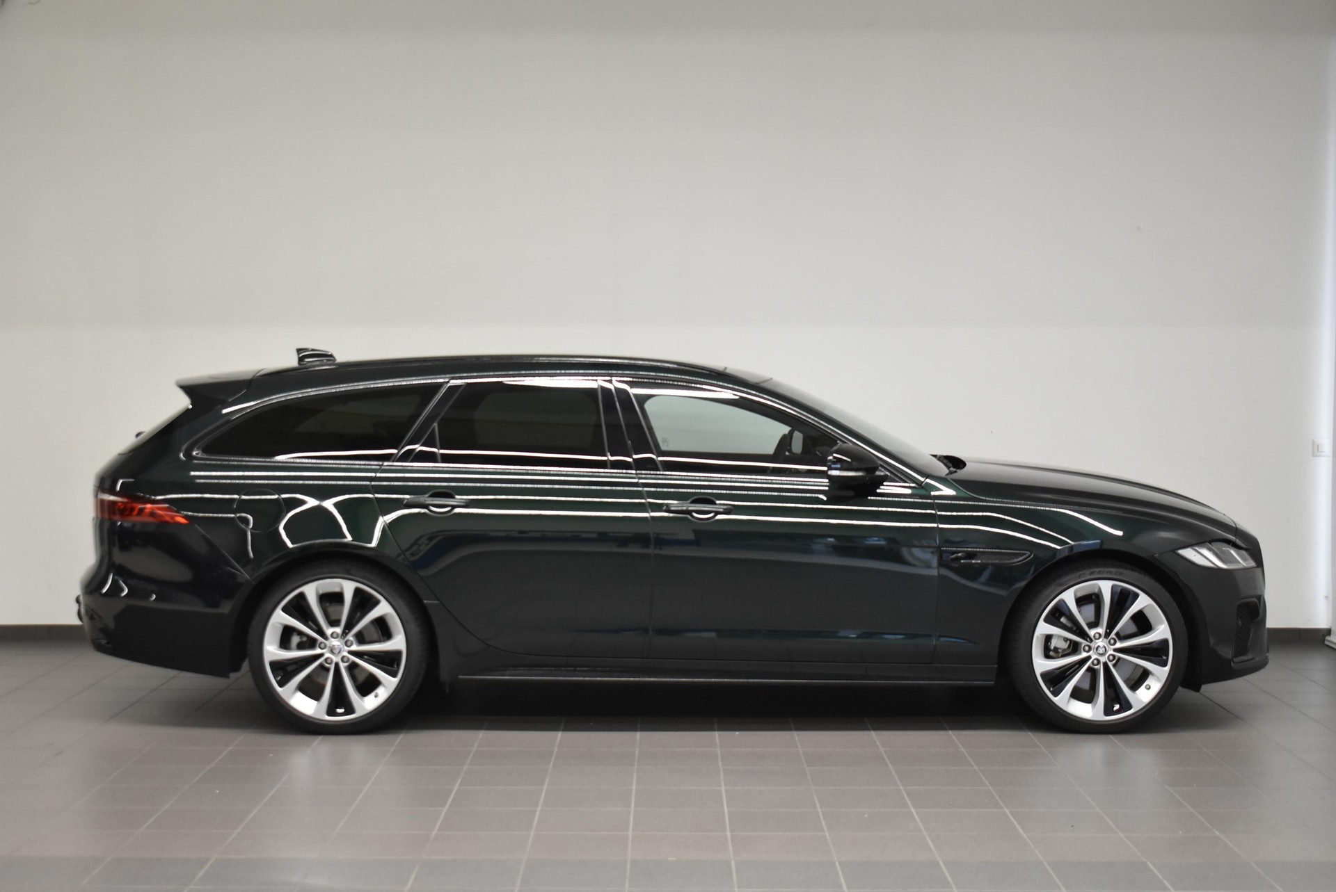 JAGUAR XF Sportbrake 2.0 I4 300 Sport AWD - Pneumatici invernali & Servizi inclusi-image-6