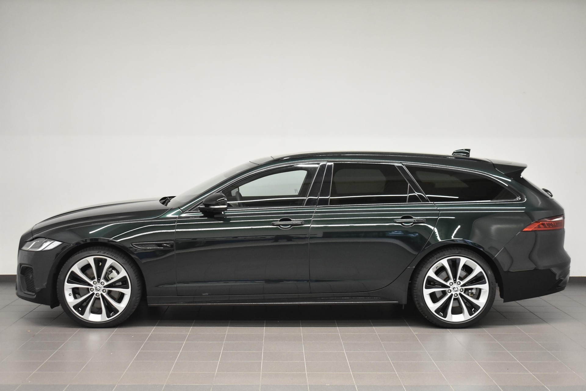 JAGUAR XF Sportbrake 2.0 I4 300 Sport AWD - Pneumatici invernali & Servizi inclusi-image-5
