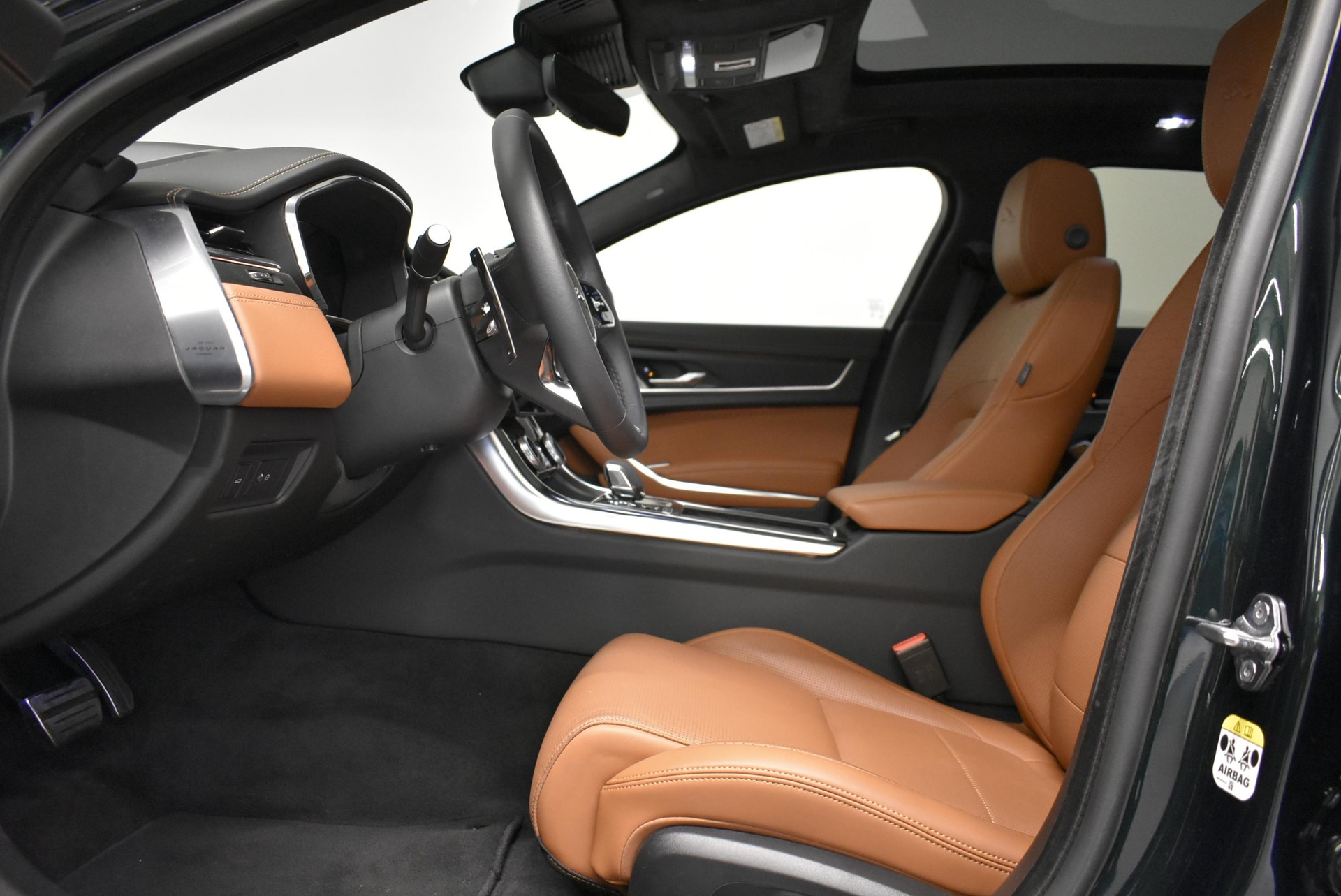 JAGUAR XF Sportbrake 2.0 I4 300 Sport AWD - Pneumatici invernali & Servizi inclusi-image-9