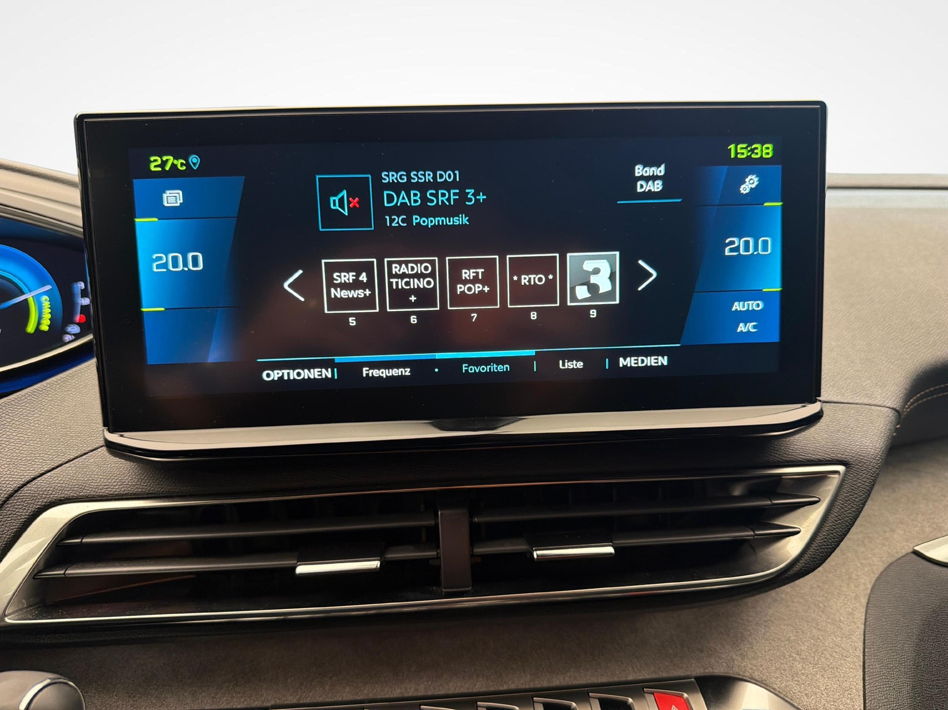 PEUGEOT 3008 1.6 Plug-in Hybrid4 GT-image-15