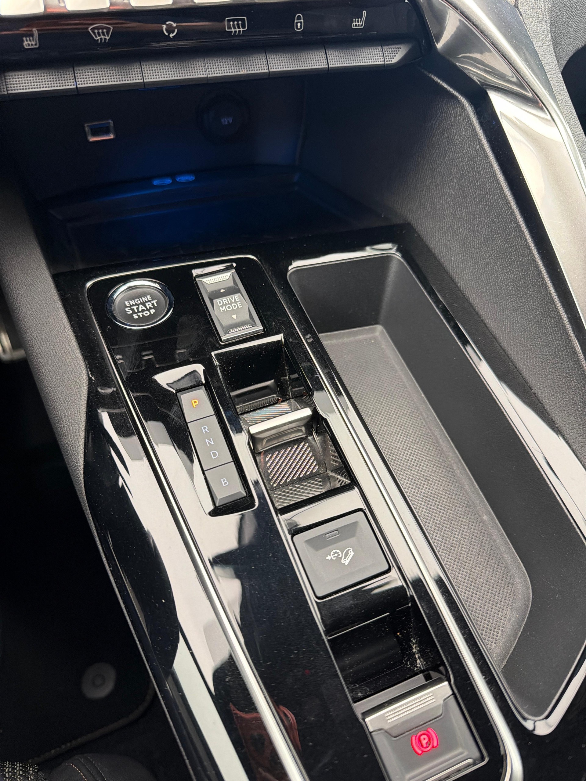 PEUGEOT 3008 1.6 Plug-in Hybrid4 GT-image-20