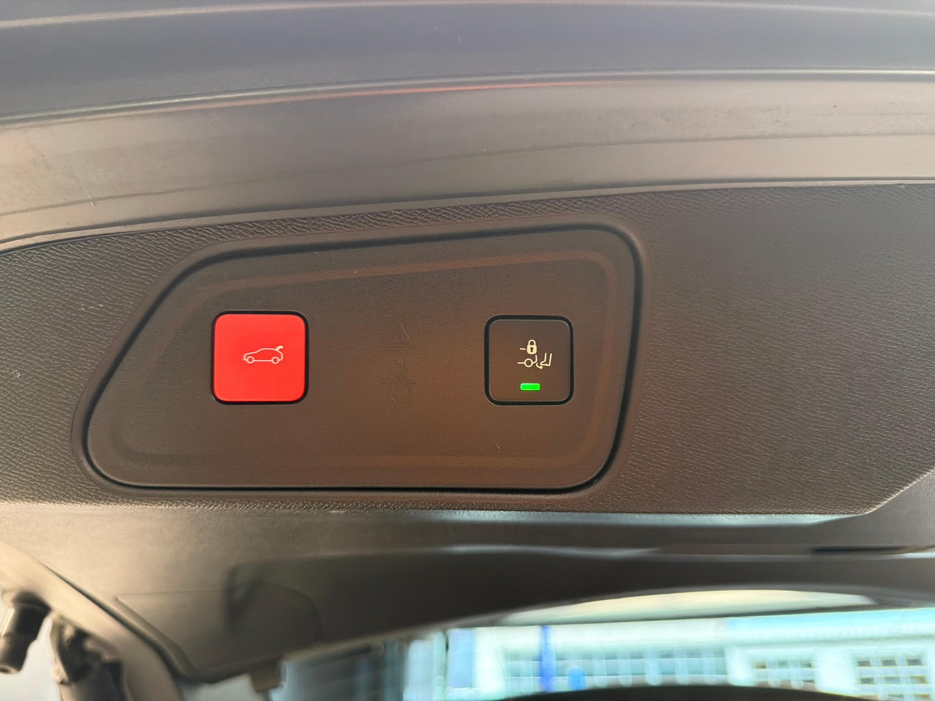 PEUGEOT 3008 1.6 Plug-in Hybrid4 GT-image-13