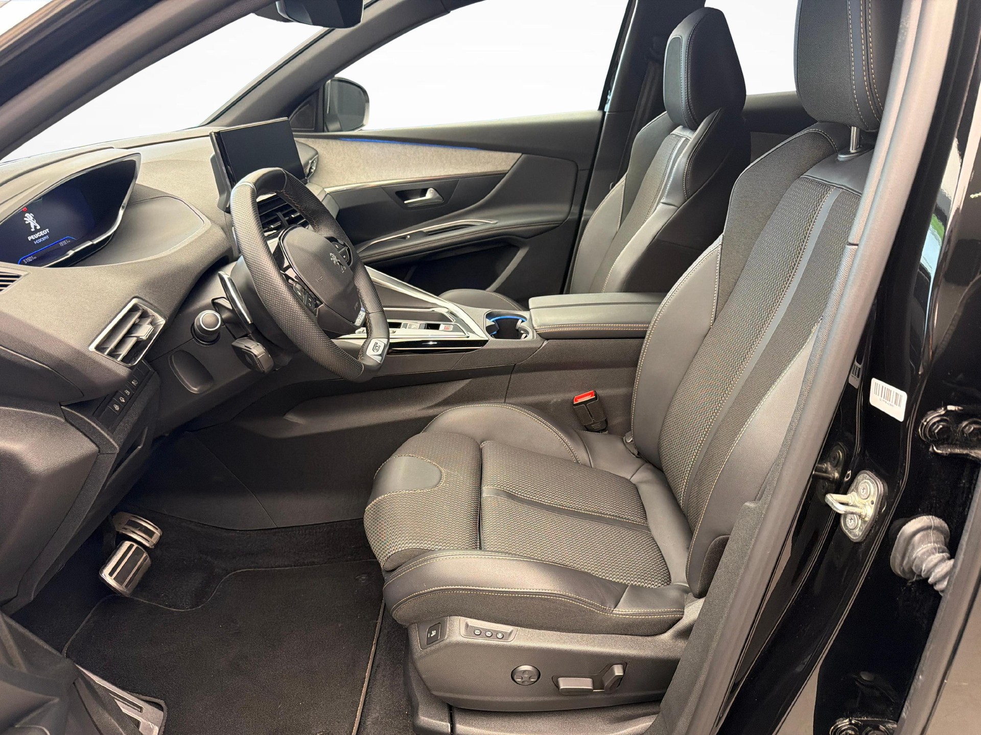 PEUGEOT 3008 1.6 Plug-in Hybrid4 GT-image-10