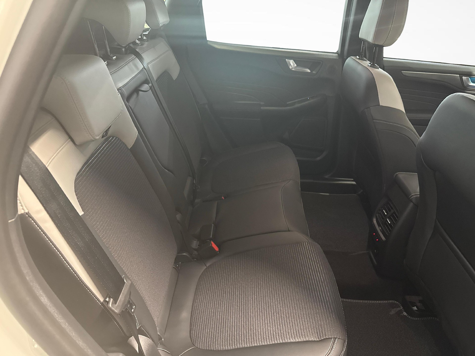 FORD Kuga 2.5 Plug-in Hybrid ST-Line X-image-10